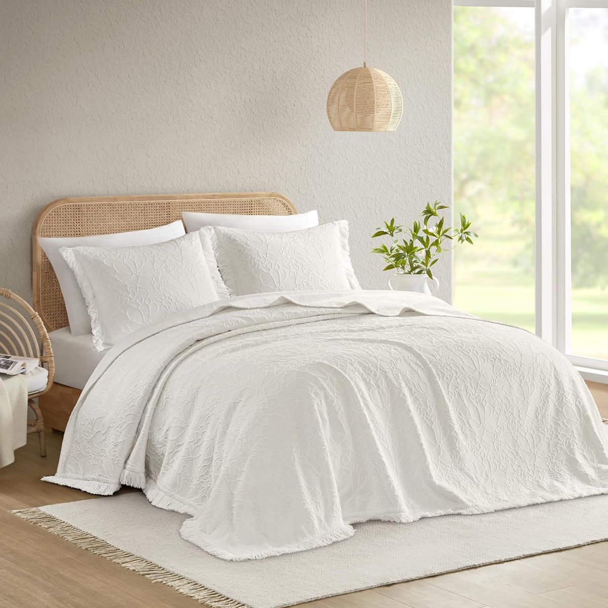 Madison Park Queen Bread floral de chenilla extragrande con flecos, juego de ropa de cama acolchado acogedor, colcha suave ligera para toda temporada, sauce, blanco reina de 3 piezas