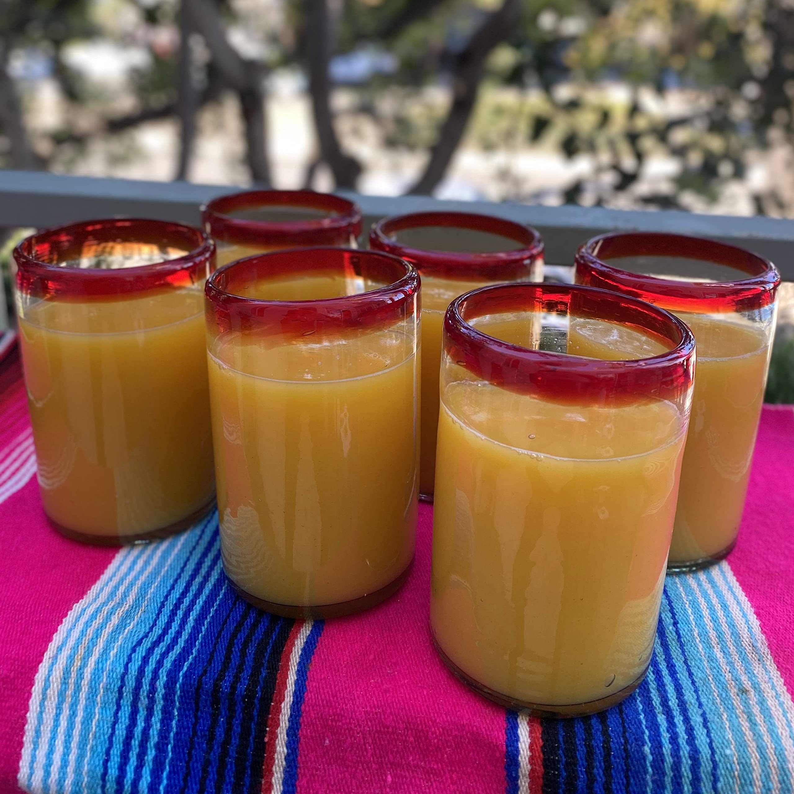 Dos Sueños Vasos mexicanos soplados a mano, juego de 6 vasos con bordes rojos (14 onzas cada uno)