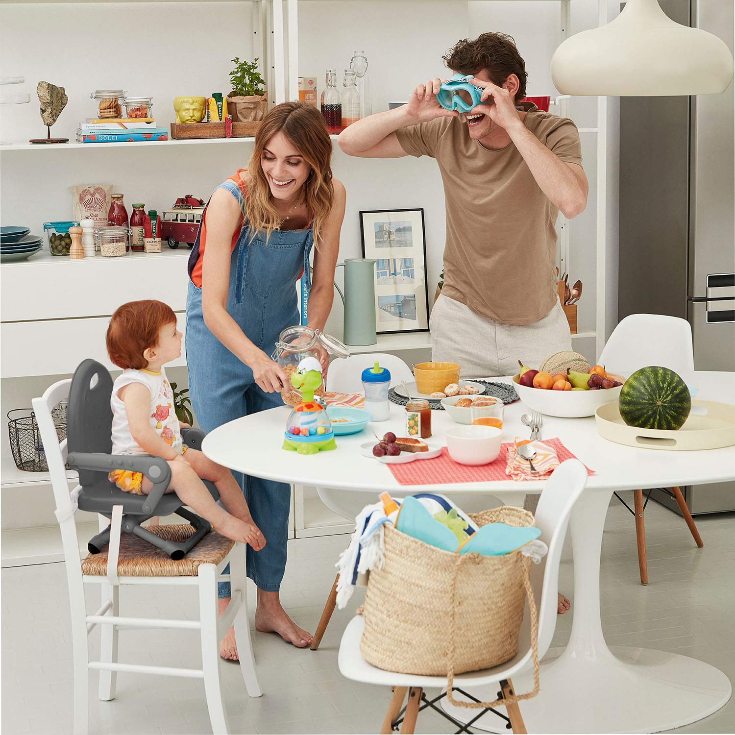 Chicco Pocket Snack Kindersitzerhöhung Babyhochstuhl für Kinder 6 Monate bis 3 Jahre 15kg tragbar verstellbar abnehmbares Tablett Dark Grey