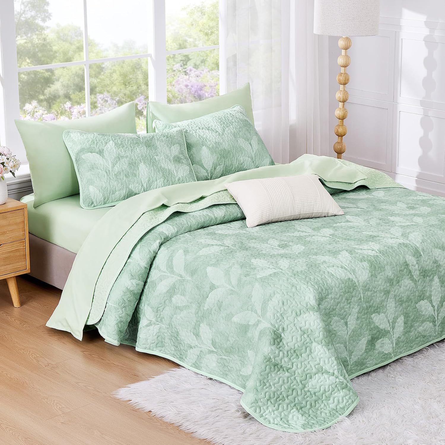 Wake In Cloud - Floral Quilt Set, Botanical Flower Leaves Shabby Chic Farmhouse Vintage Aesthetic, Reversible Lightweight Bedspread Coverlet, 3 Pieces, Sage Green, Queen/Full Size