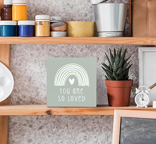 Miniatura 16 de SRADMO Letrero de madera con texto en inglés "You Are So Loved Rainbow Heart Wood" para decoración de escritorio, con citas inspiradoras para niños