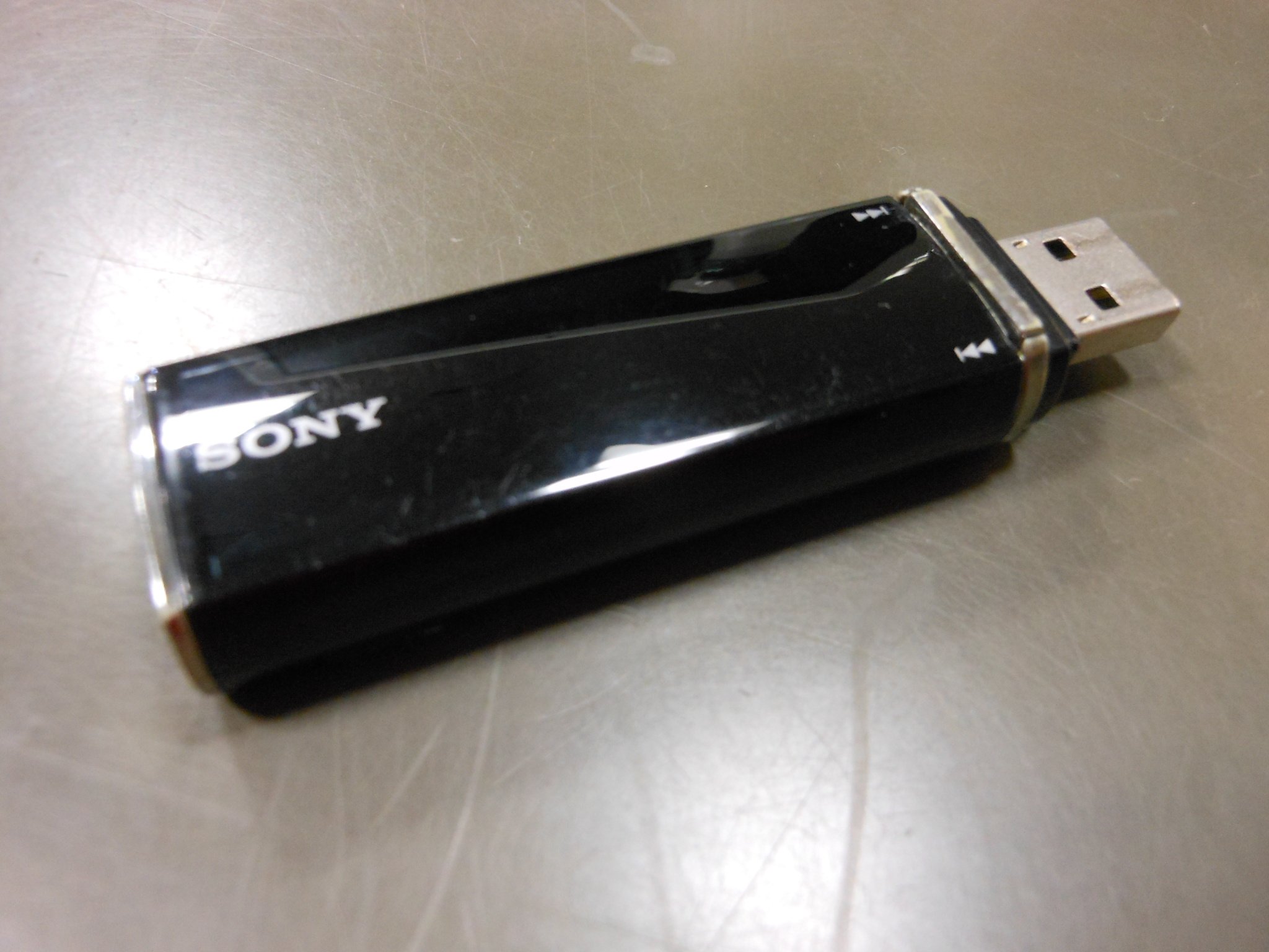 【美品】　ソニー　NW−E016 ウォークマン 4GB Amazon.co.jp: SONY ウォークマン Eシリーズ 4GB ブラック NW-E016 BM