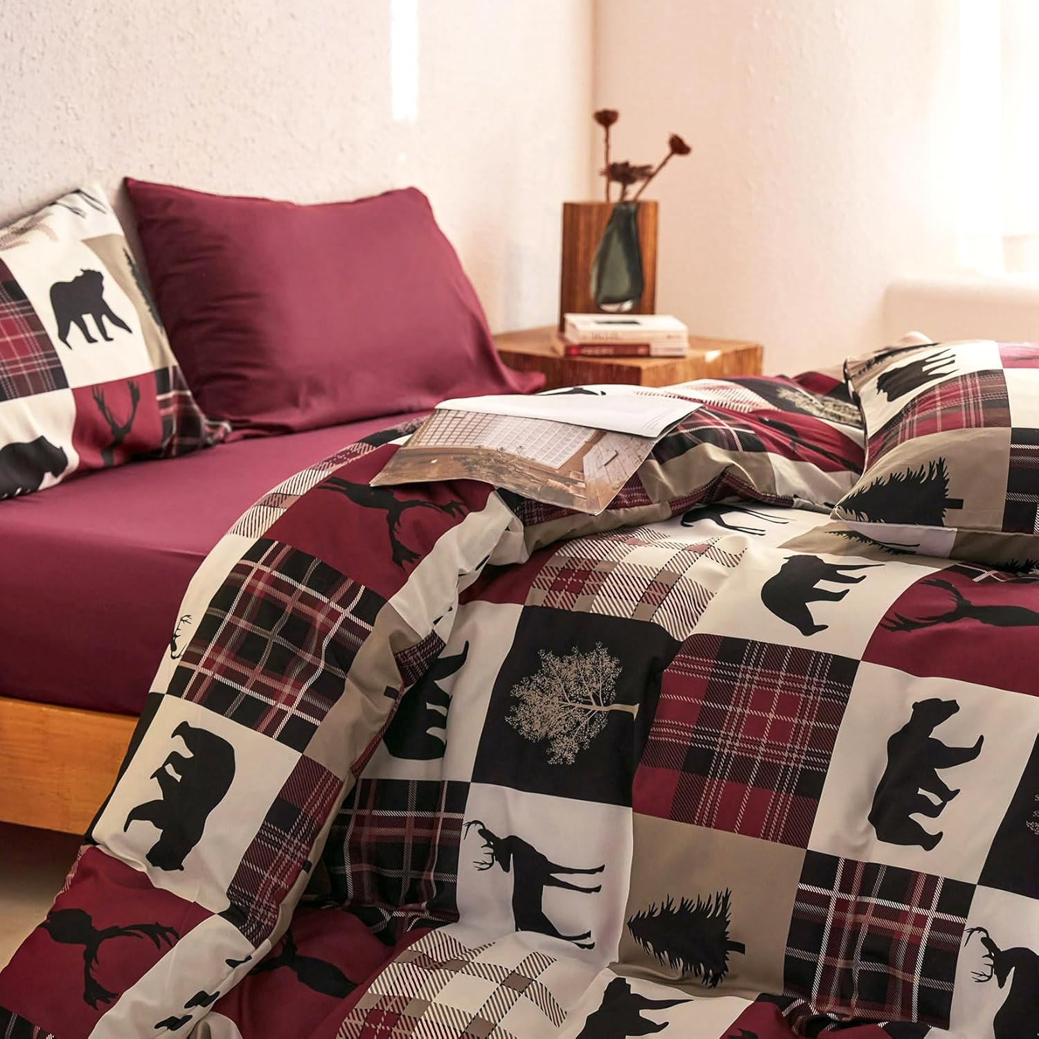Wake In Cloud - Rustic Duvet Cover Set, Cabin Christmas Lodge Western Country Bear Deer Holiday RV Outdoor Winter Theme, Soft Lightweight Bedding, 3-Piece, Burgundy Black, Queen Size - Image 4