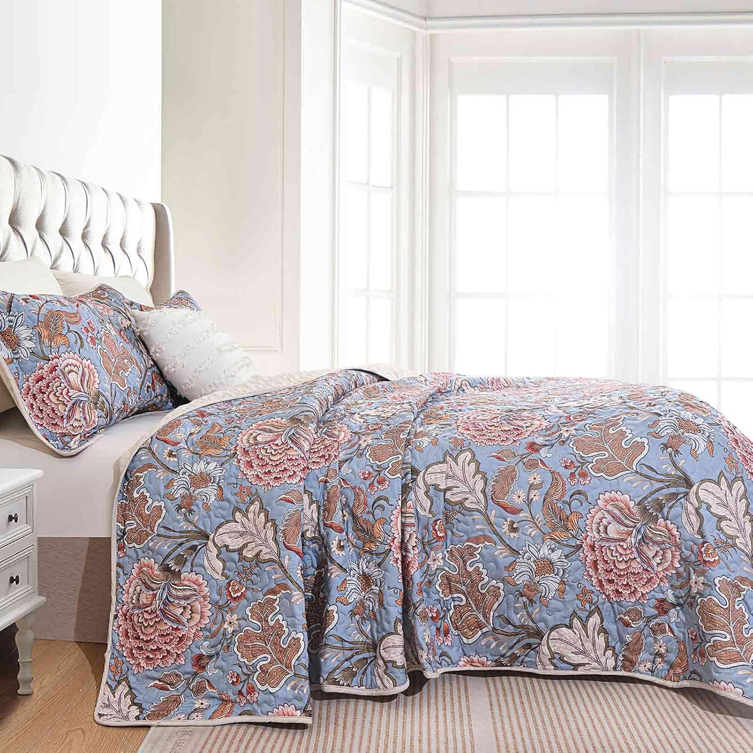 Nanko Quilt Set King Size 3Pcs, Blue Red Tan Beige Floral Oversized Scallop Bedspreads, Soft Lightweight Coverlet Bed Spreads Farmhouse Thin Quilted Comforter Vintage Bedding Set Women Men 106x92 in