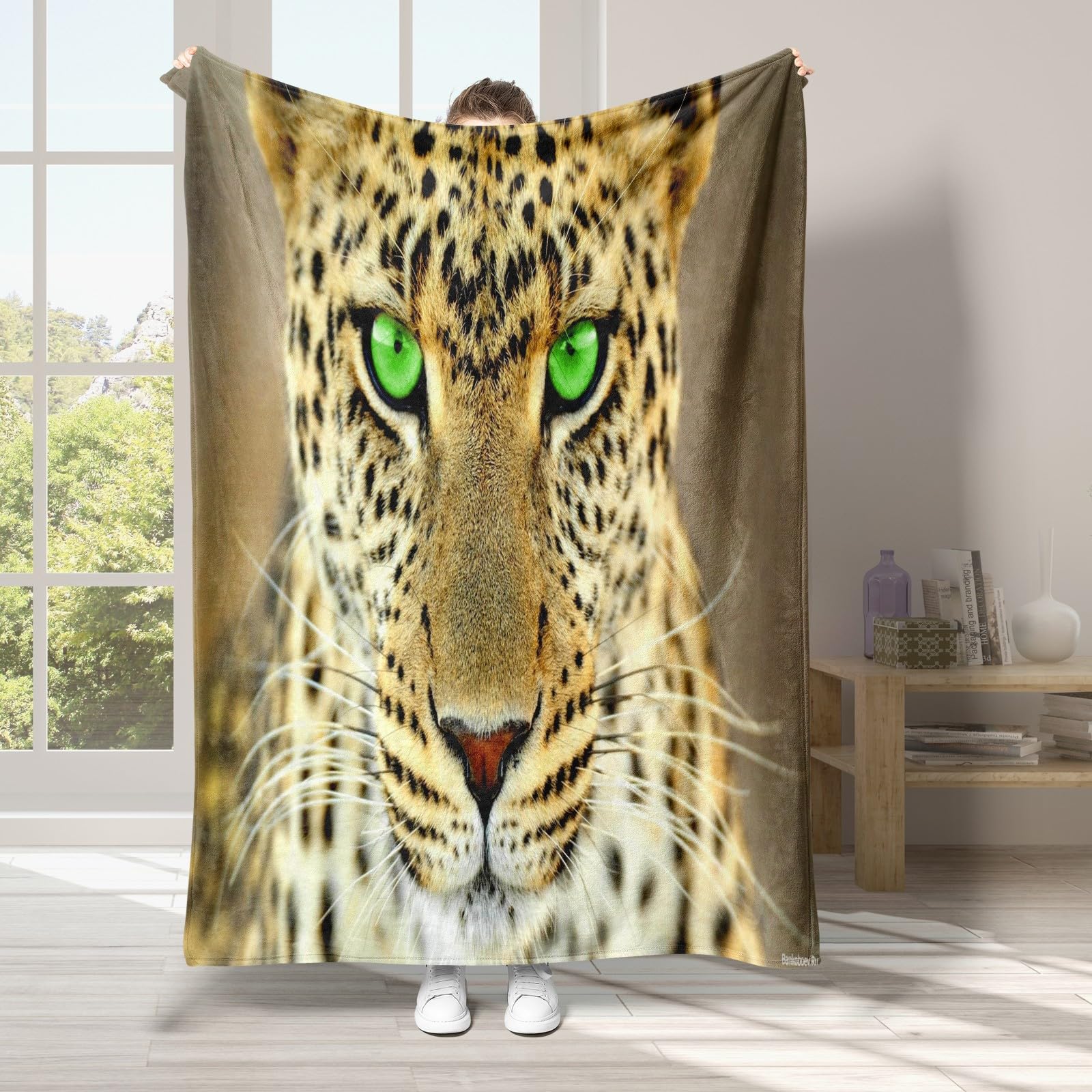 Ypthriline Leopard Flannel Throw Blanket, Animal Blankets 150 x 180cm, Soft and Cosy Fleece Blanket for Bed or Couch, Perfect as a Throw Blanket or Decorative Blankets and Throws