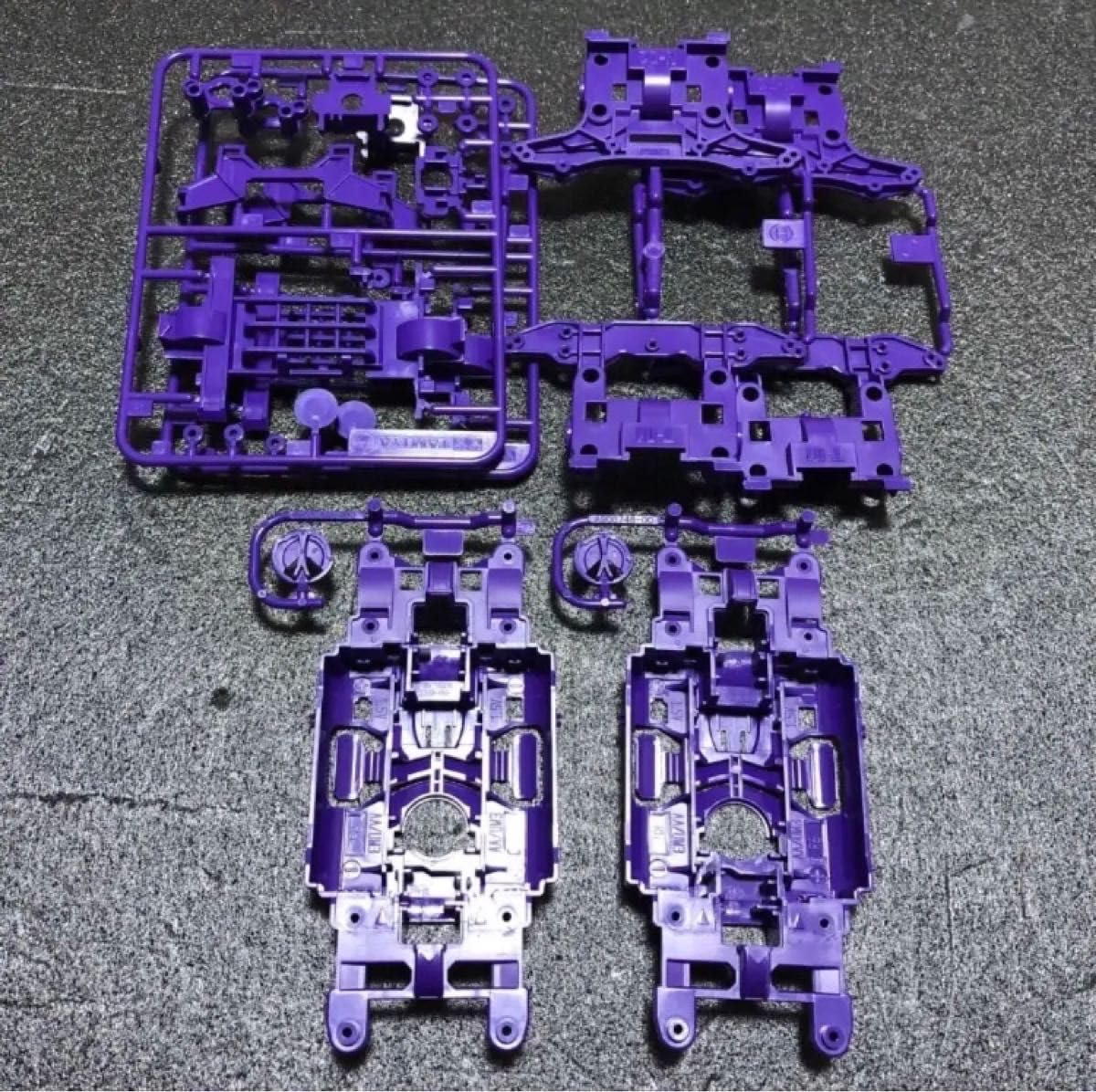 タミヤ ミニ四駆 限定 スーパーTZシャーシ パープル Amazon | タミヤ スーパーXカーボンシャーシ(パープル)限 (ミニ