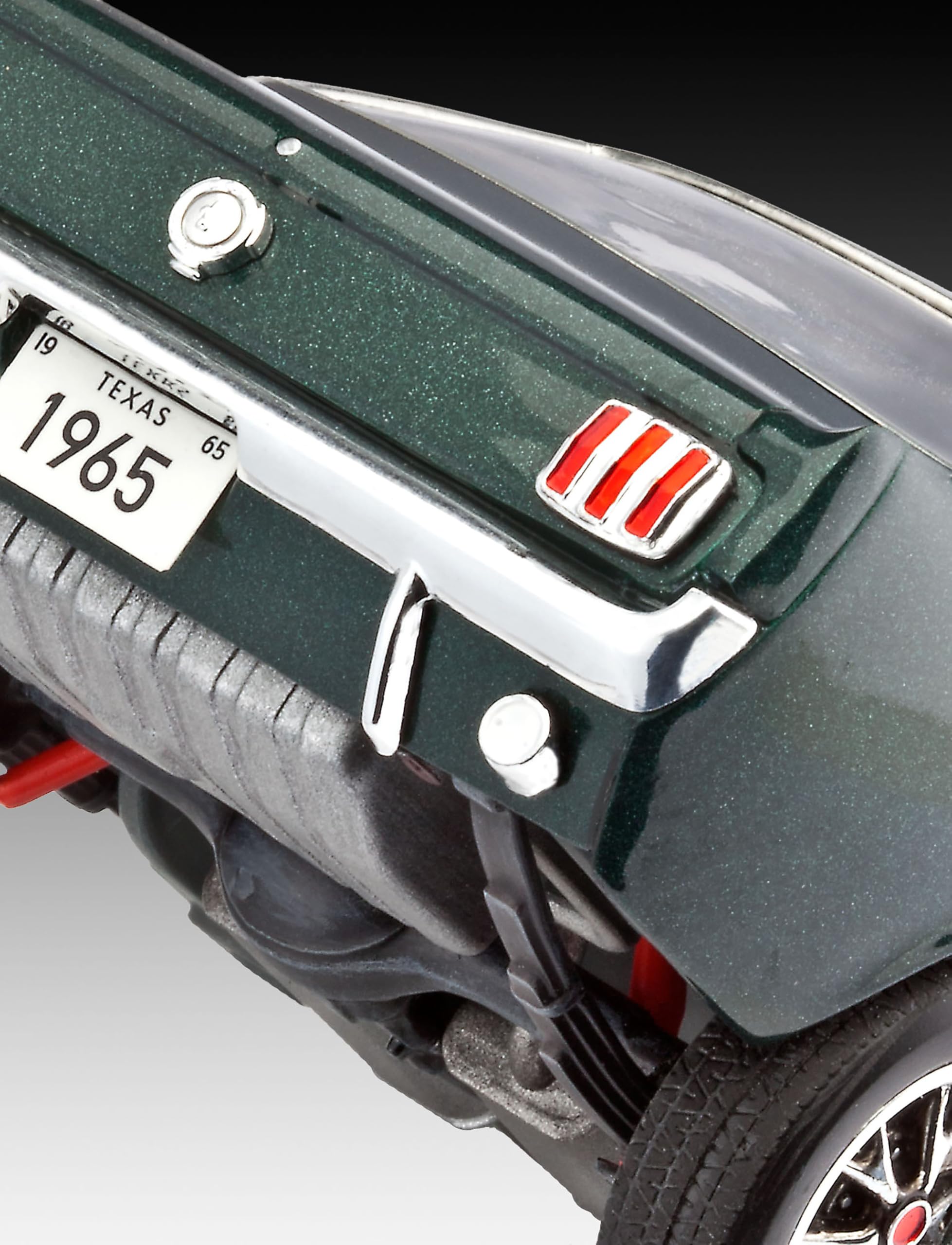 Revell Zestaw modelarski Ford Mustang 2+2 Fastback 1965 | klasyczne wzornictwo | wierna szczegółowo karoseria, silnik i autentyczne wnętrze | w zestawie klej i pędzel