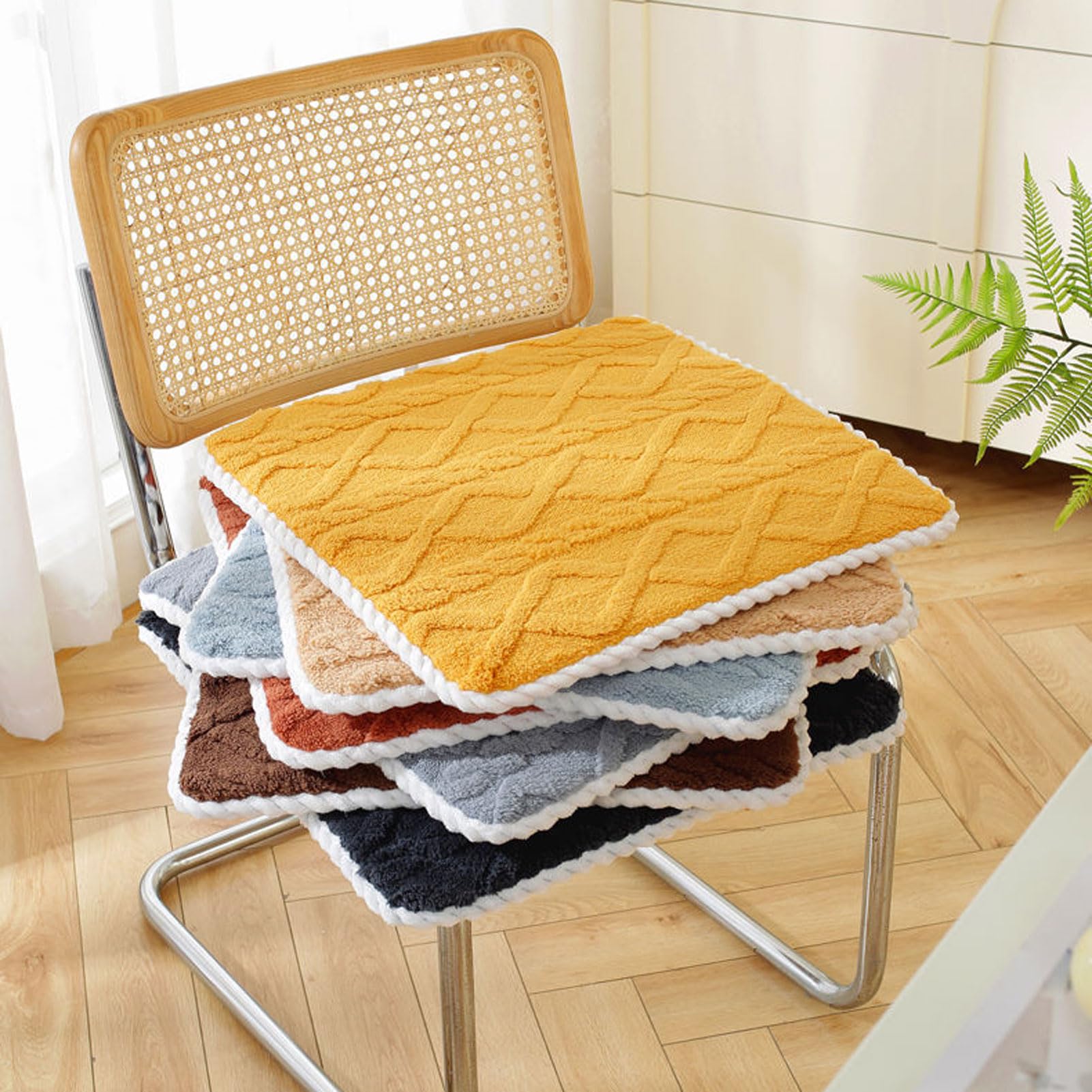 Cuscini per sedili Invernali 4 Pezzi Spessi e Caldi, Antiscivolo, con Cinghie per sedie da Ufficio e da Pranzo (G 40 * 40 cm/16 * 16 Pollici)
