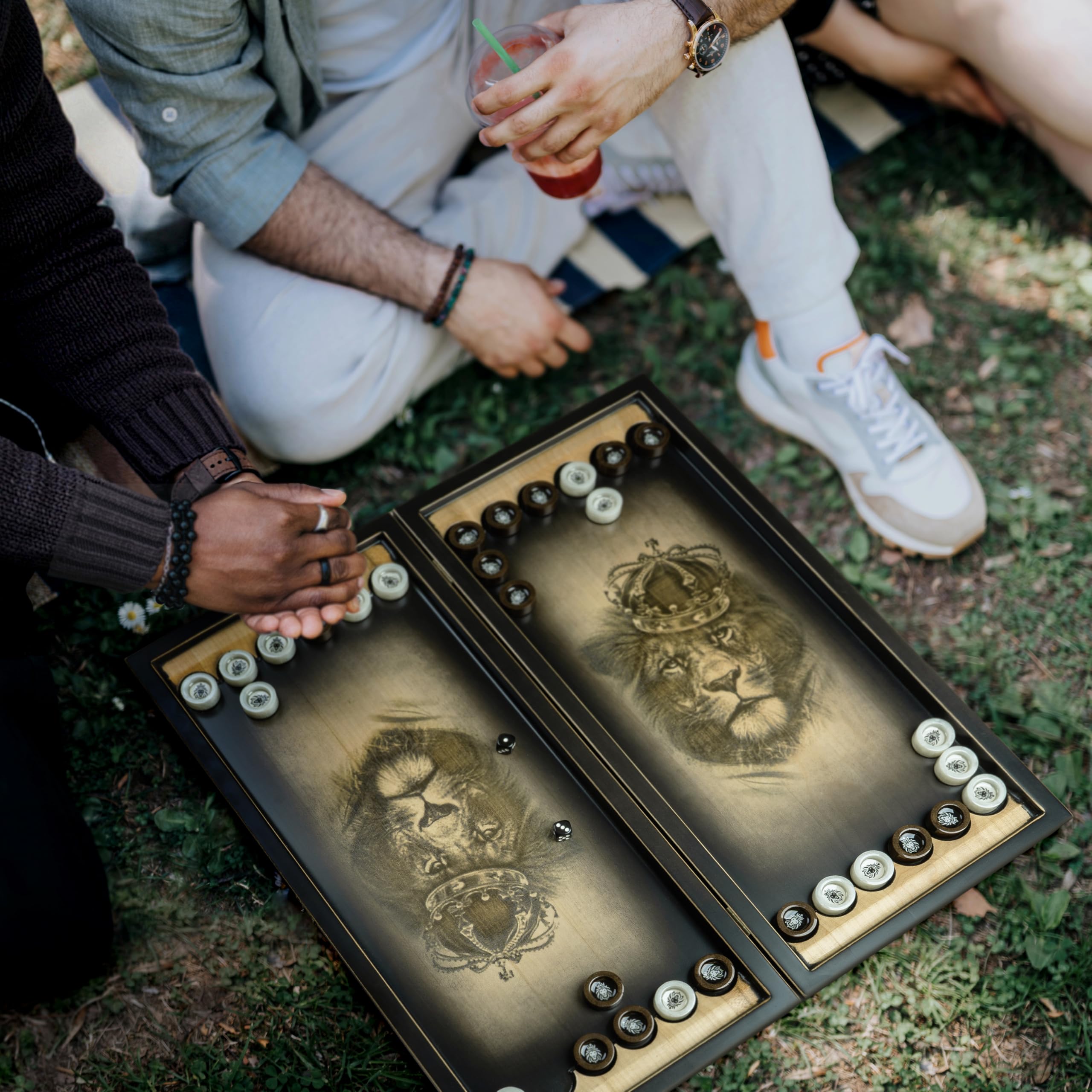 Premium Backgammon drewniany z wzorem lwa i kamieniami do zabawy z żywicy epoksydowej, ręcznie wykonana gra w backgammon, wysokiej jakości walizka z drewna z kamieniami do zabawy