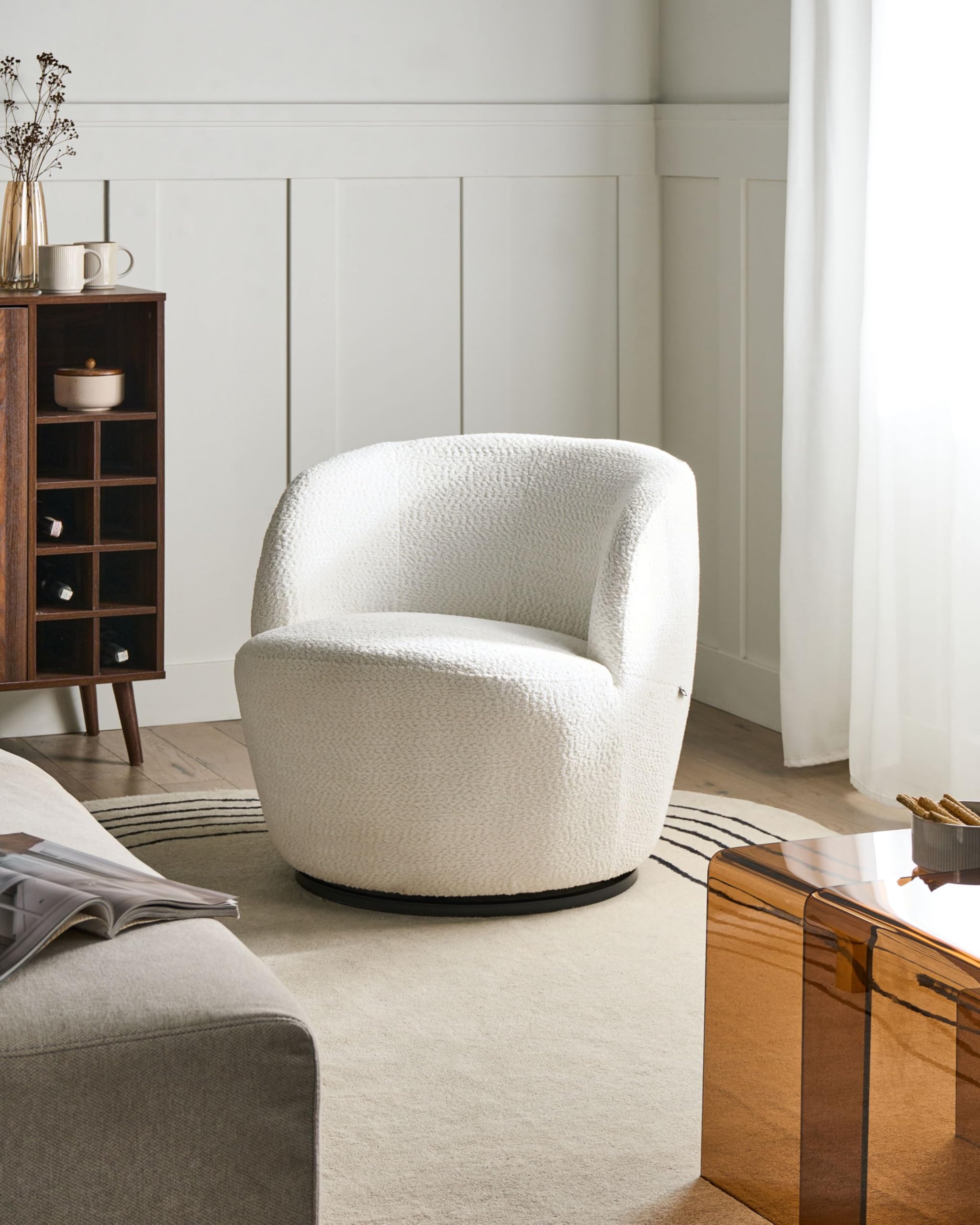 Beliani Sillón Giratorio Moderno con tapizado de Chenilla reposabrazos y Asiento Ancho salón Blanco Crema Kuolpa