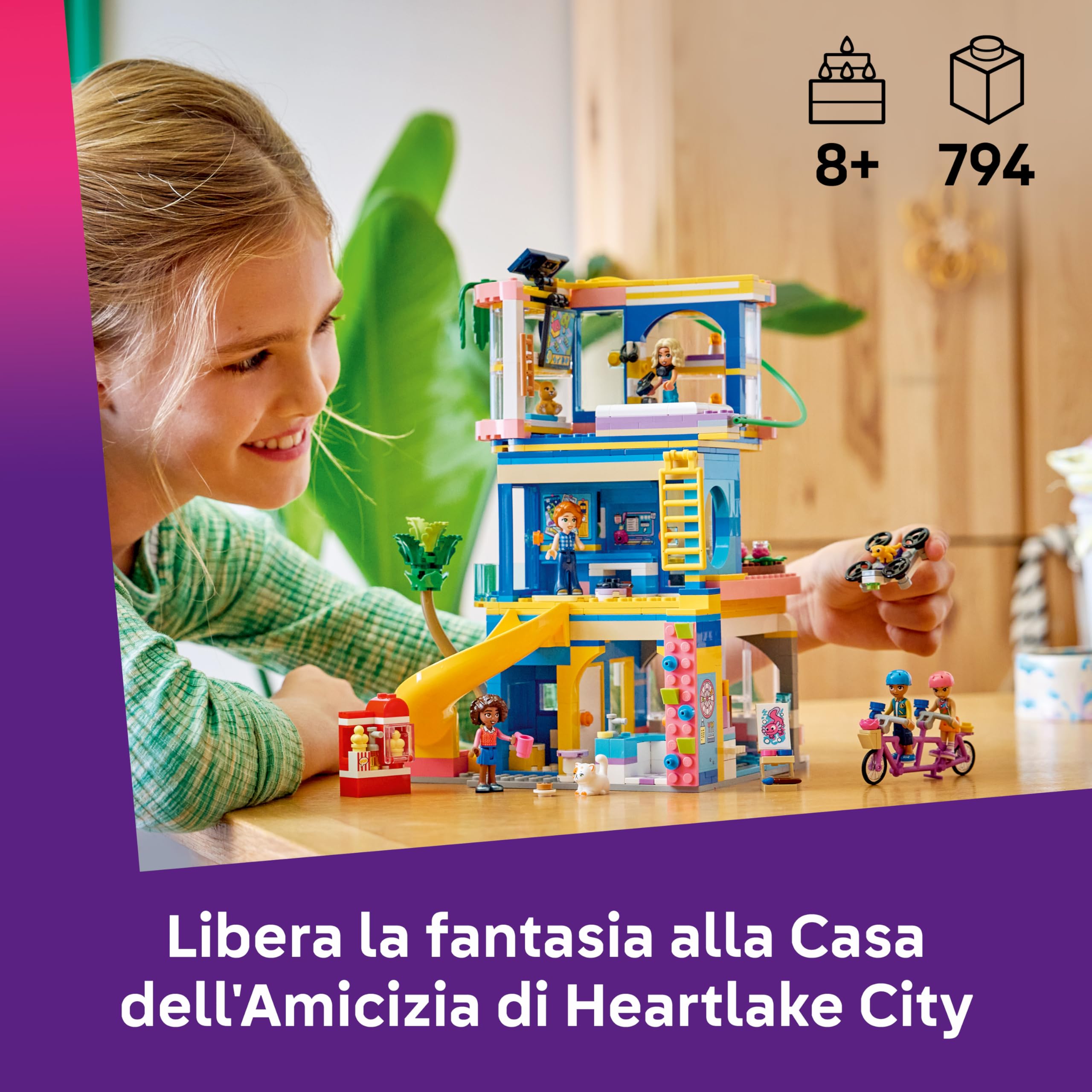 LEGO Friends Casa dell'Amicizia di Heartlake City - Giocattolo Miniatura da Costruire con 5 Mini Bamboline, 3 Animali Domestici tra cui un Gatto e Accessori - Regalo per Bambine da 8 Anni in su 42689