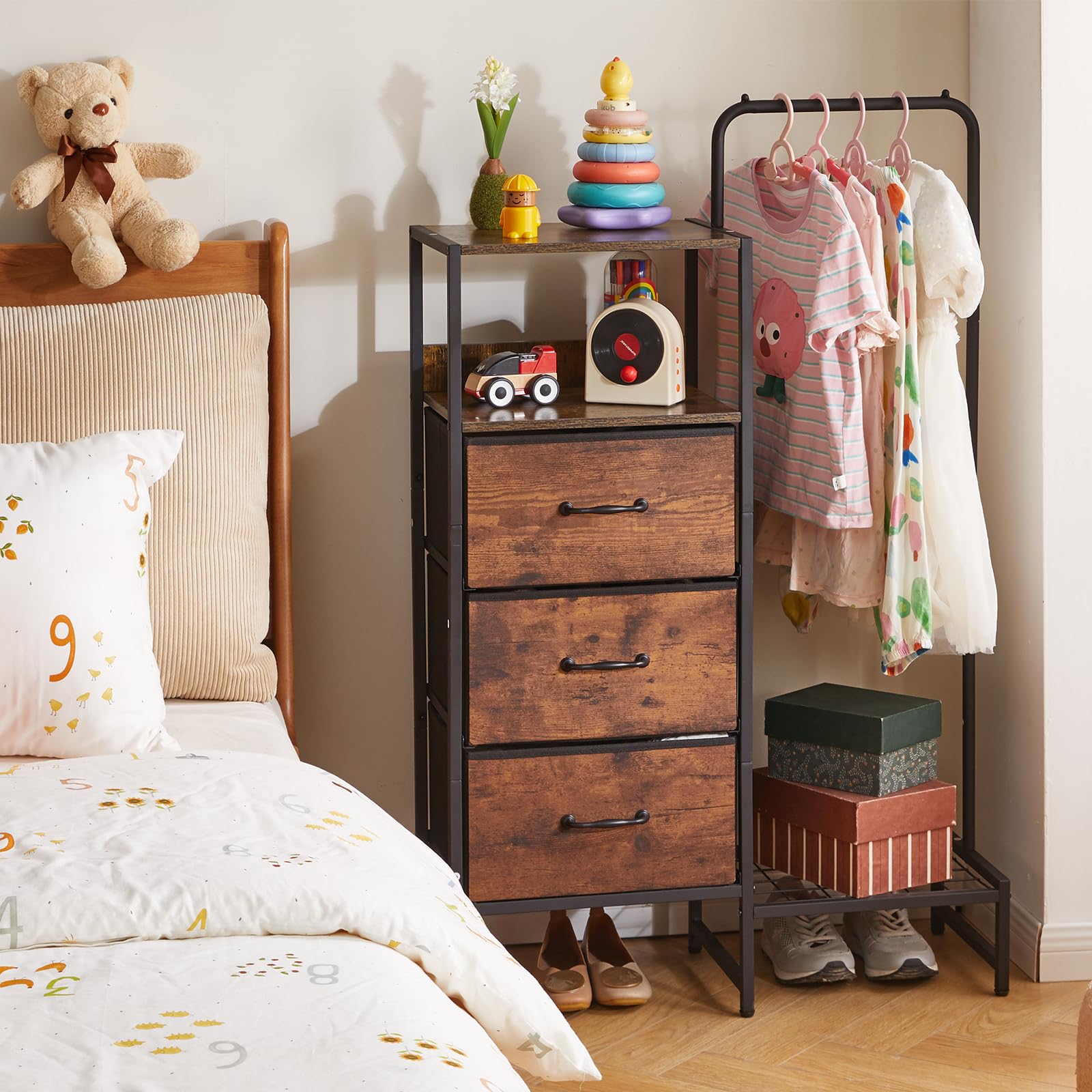 Aibiju Cómoda para Dormitorio con 3 Cajones de Tela, Cómoda de Tela con Estante, Perchero con Zapatero y Estantes para Dormitorio, Salón, Recibidor y Oficina, Marrón Rústico YD-TM081H