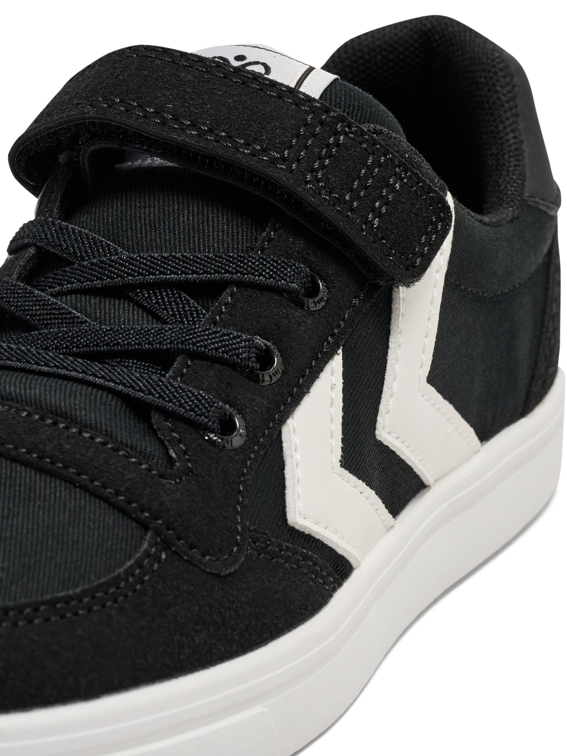 hummel Kids Slimmer Stadil Low Sneaker, Black, Size 38