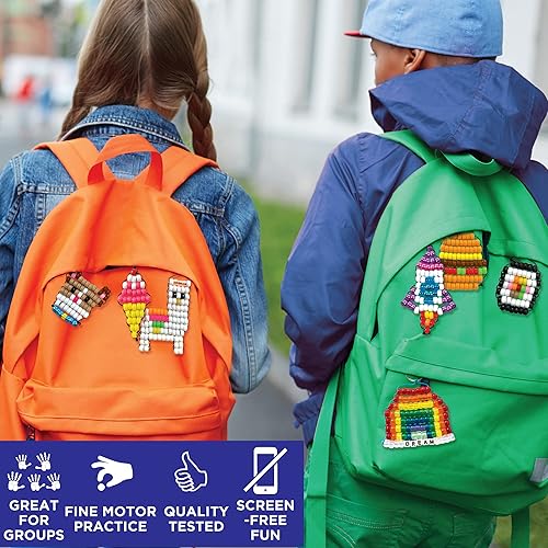 Vista 5 de Made By Me Ultimate Bead Pets de Horizon Group USA, manualidades de mascotas con cuentas para niños, incluye más de 1400 cuentas, cordón, llaveros