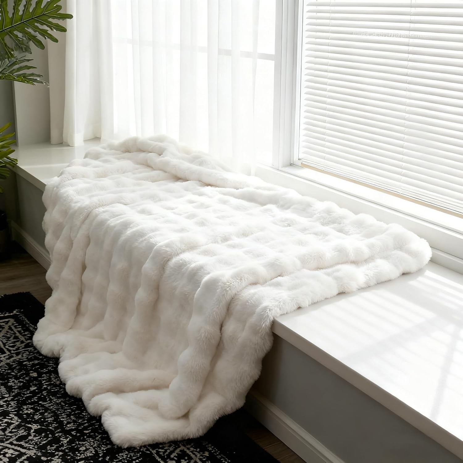 Andtry Faux Fur Throw Blanket for Couch, Soft Fuzzy Plush Thick Bubble Rabbit Fur Blanket for Sofa Bedroom Living Room, 60 * 80 Inches Cream White Cream White Twin (60" x 80")