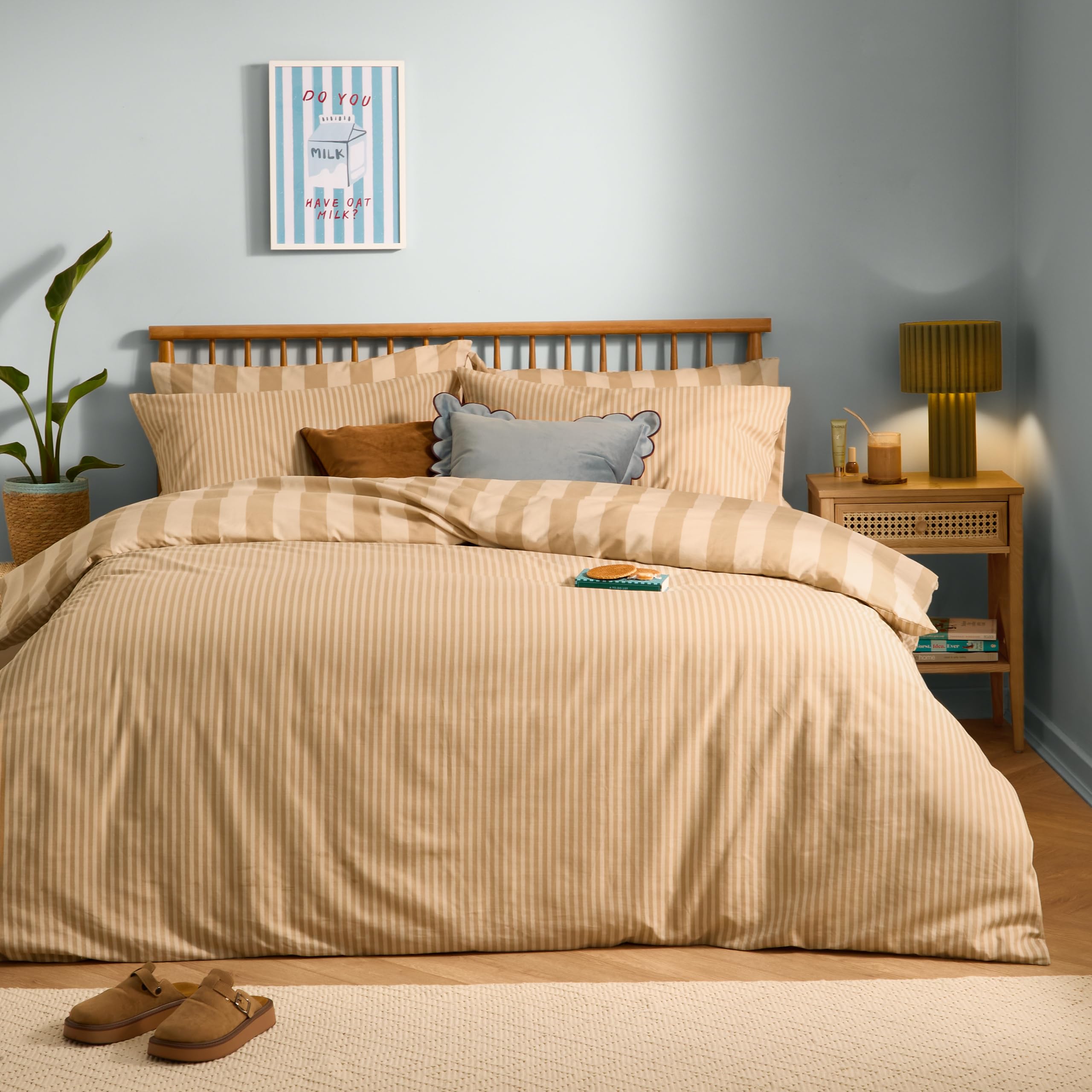 furn. The Ultimate Stripe Duvet Cover Set – Reversible Bold Narrow Striped Polycotton Bedding (Caramel Latte – Double – 200x200cm)