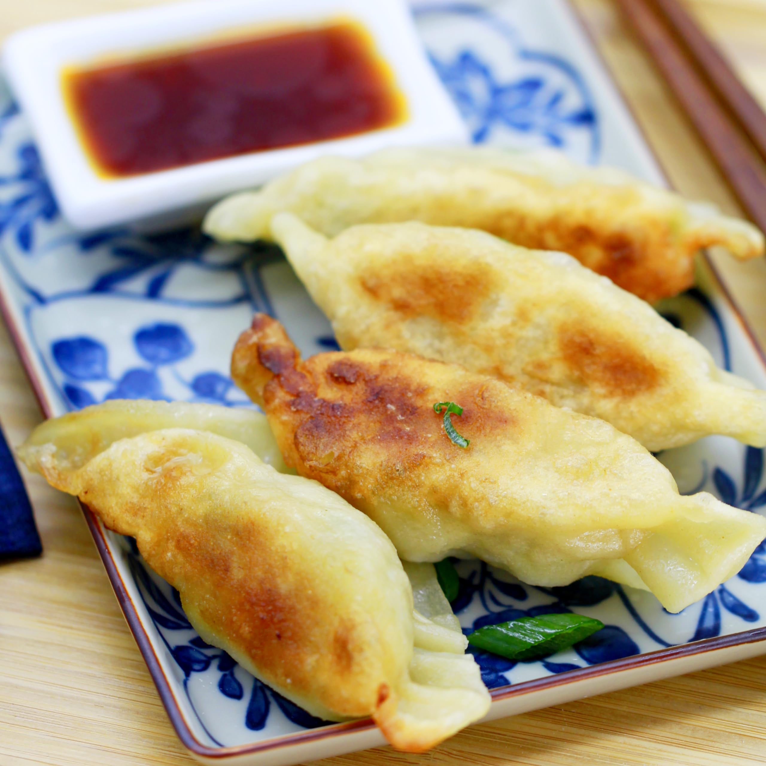 Gyoza Kochbox für japanische Teigtaschen (6-teiliges DIY Set für 20 Dumplings, inkl. Anleitung & Equipment) | Geschenkidee