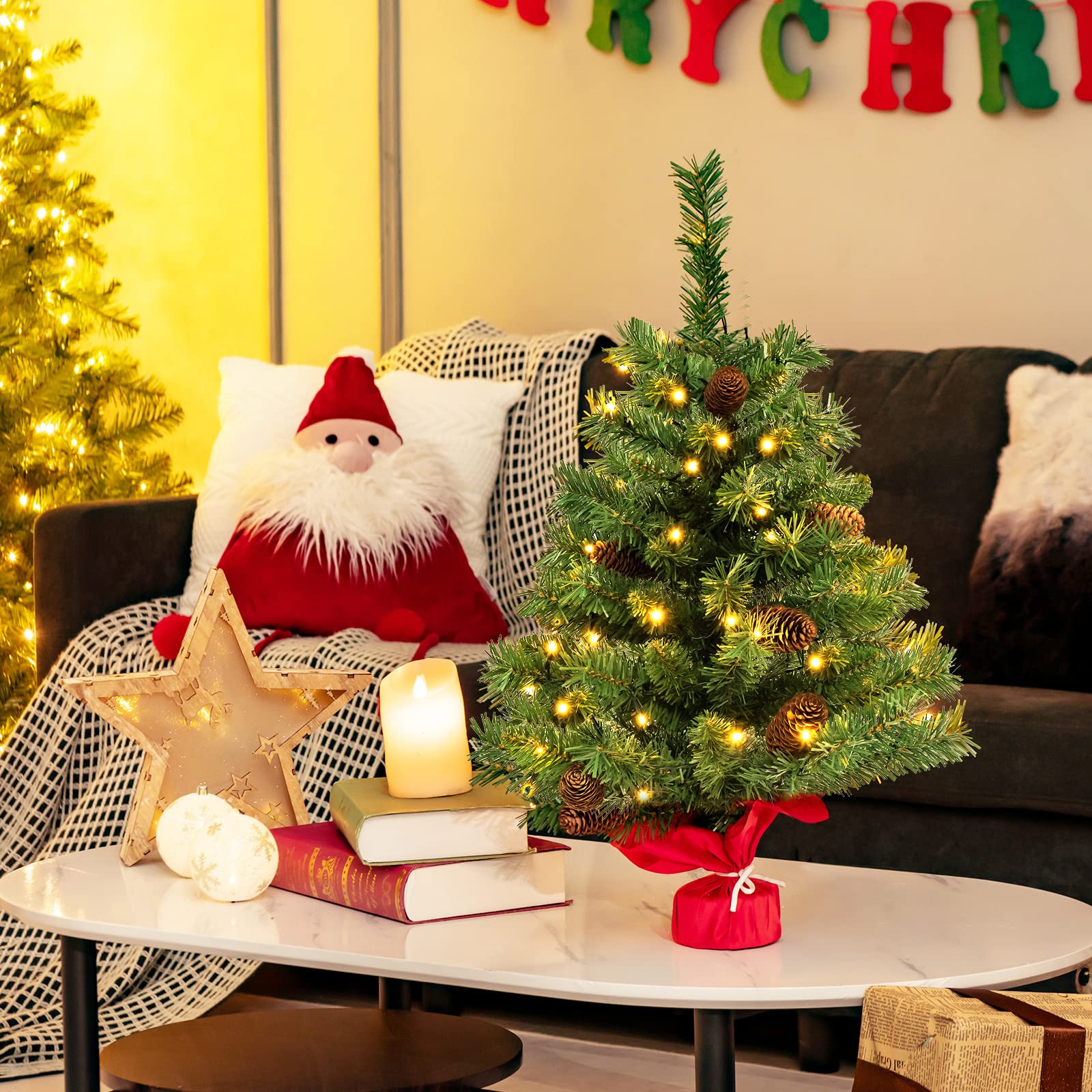 KOMFOTTEU Árbol de Navidad Artificial de 64 cm, Pequeño Árbol Navideño con 50 Luces LED y 8 Modos de Luz, Árbol Decorativo de Mesa con 75 Puntas de Ramas y 8 Piñas (64cm, 50 Luces)