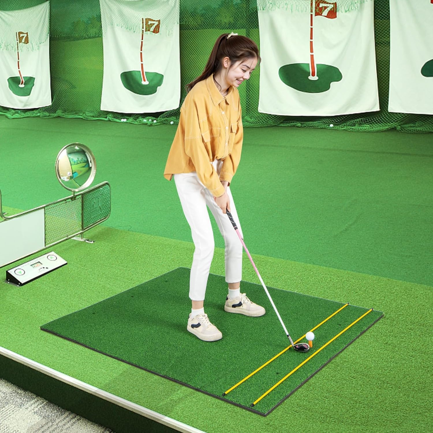 GYMAX Alfombrilla de Golf para Golpear Pelotas, Tapete de Césped Artificial para Práctica de Golf Interior y Exterior con 2 Tees de Goma y 2 Palos de Alineación