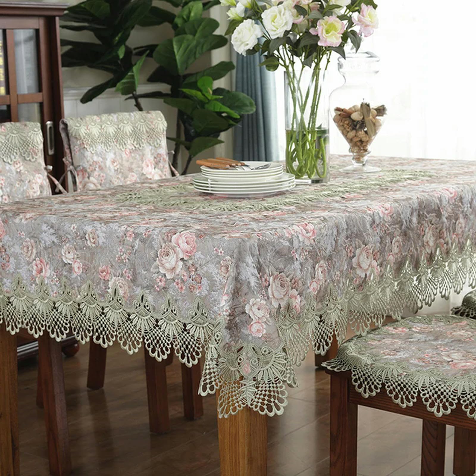 Nappe de table brodée verte pour créer une ambiance de repas de style champêtre