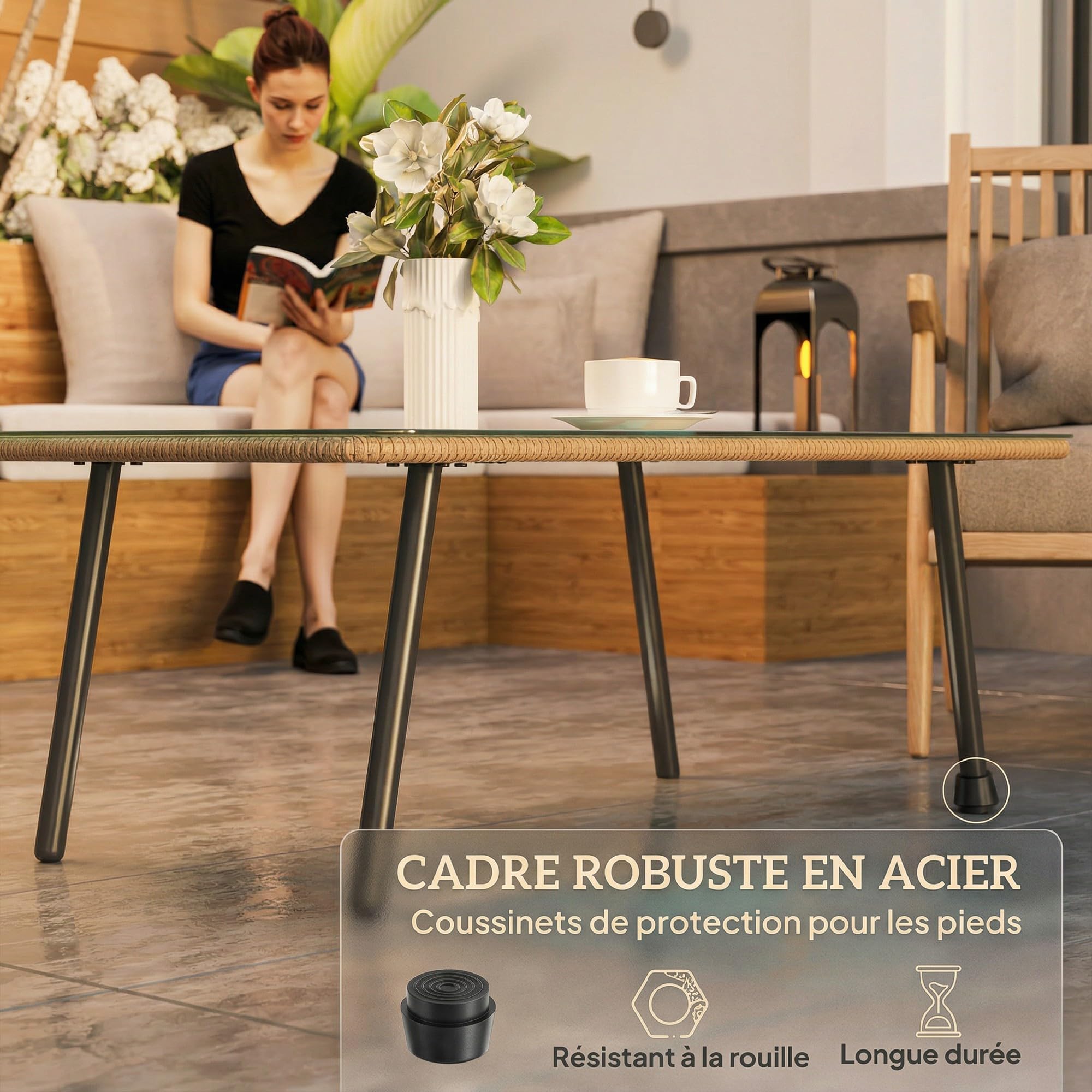 Outsunny Table Basse de Jardin en résine tressée avec Plateau en Verre trempé 5 mm, Table d'appoint pour terrasse, Patio, Balcon, extérieur, Cadre en Acier 110 x 60 x 40 cm, Aspect Bois Naturel