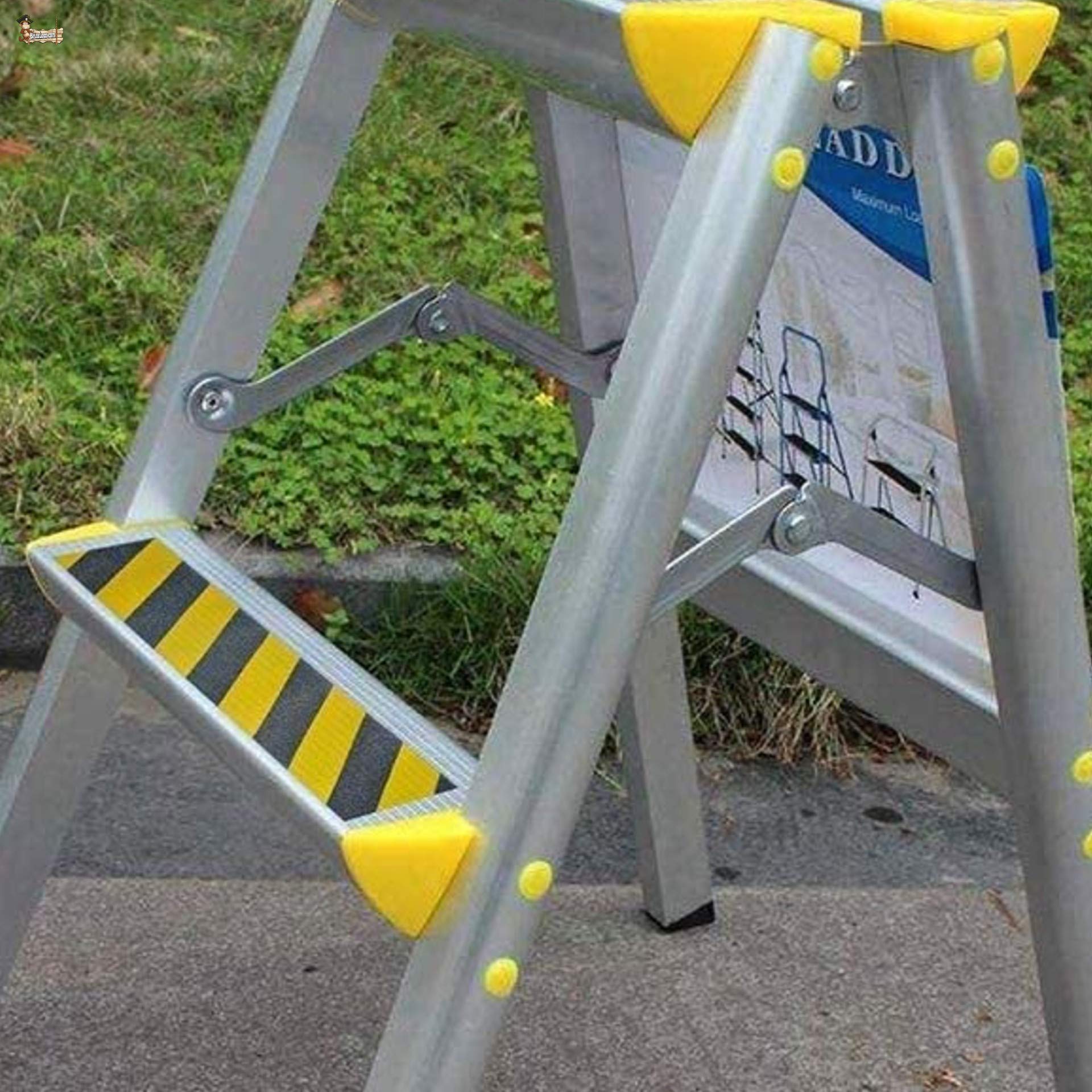 BricoLoco Cinta banda antideslizante adhesiva antiresbalante para escaleras, escalones, suelo, zonas resbaladizas. Amarillo y negro. Ancho 50 mm. Largo 5 mts. (5)