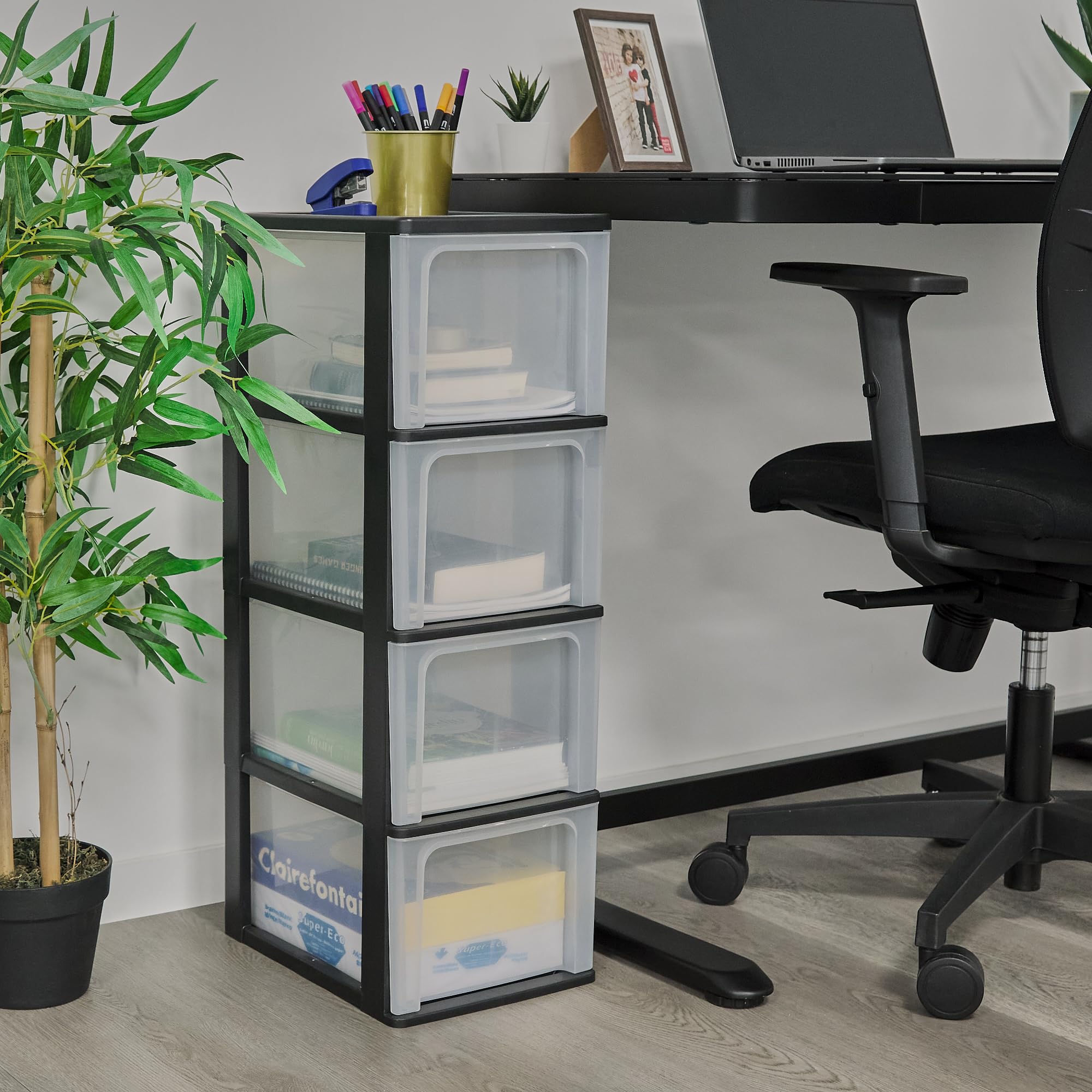Iris Ohyama Cassettiera in Plastica, Portaoggetti, 4 Cassetti Medi, Nero, Apertura Facile, Formato A4, A5 e A6, Organizzatore, Per Ufficio, Scuola, Cartoleria, Senza BPA, Contenitore, OCH-2400