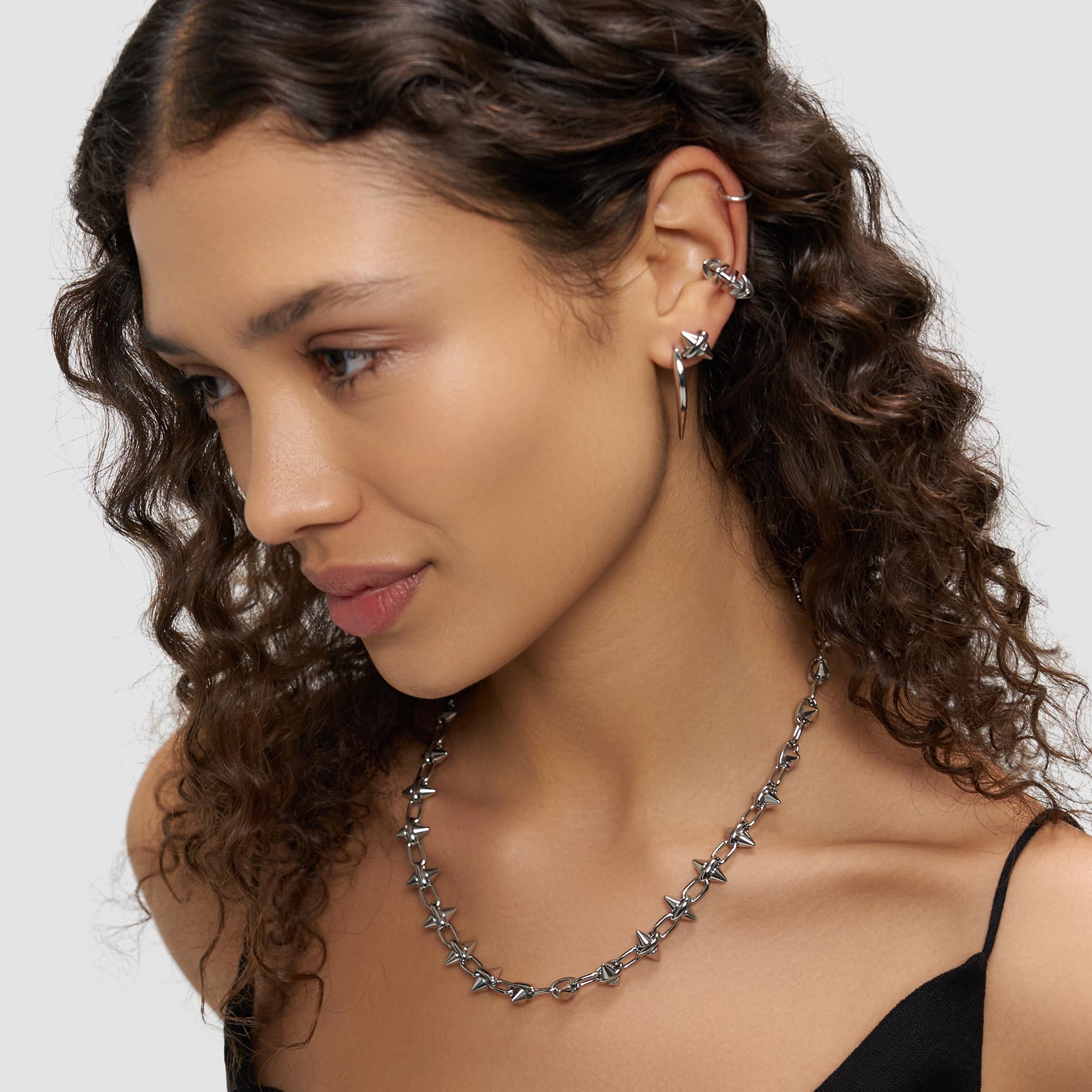 LIEBESKIND BERLIN Damen Schmuck – Earcuff im Spikes Design aus Edelstahl – in Silber – markant, modern & vielseitig kombinierbar – hochwertig verarbeitet & ideal für jeden Anlass