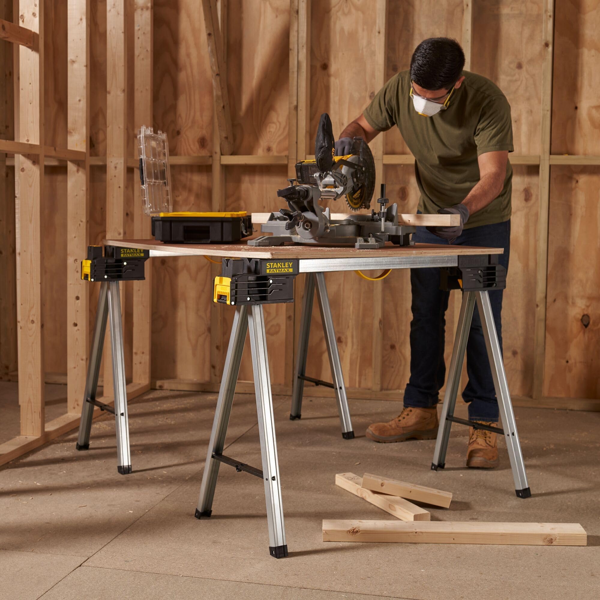 STANLEY FATMAX Caballete de Sierra metálico Plegable de 900 kg (par) - Solución de Banco de Trabajo portátil y Duradero con Patas metálicas, FMST1-75673