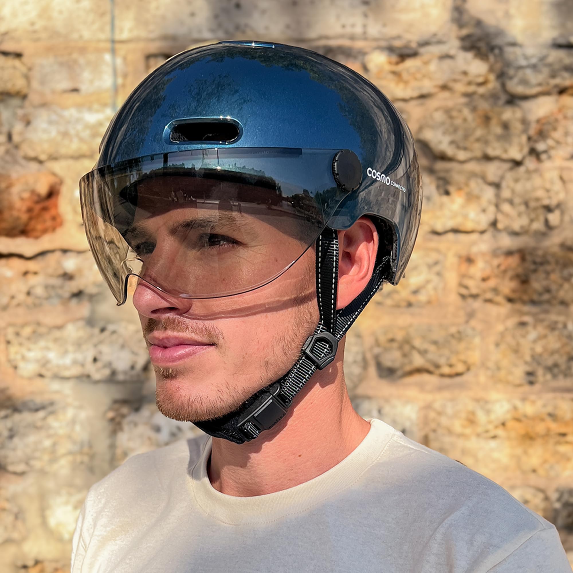 Cosmo Connected - Cosmo Fusion – Intelligenter Fahrrad- und Scooter-Helm mit Visier, Erwachsenengröße – Blinker, automatisches Bremslicht, Teilen der Fahrt, Erkennung von Stürzen