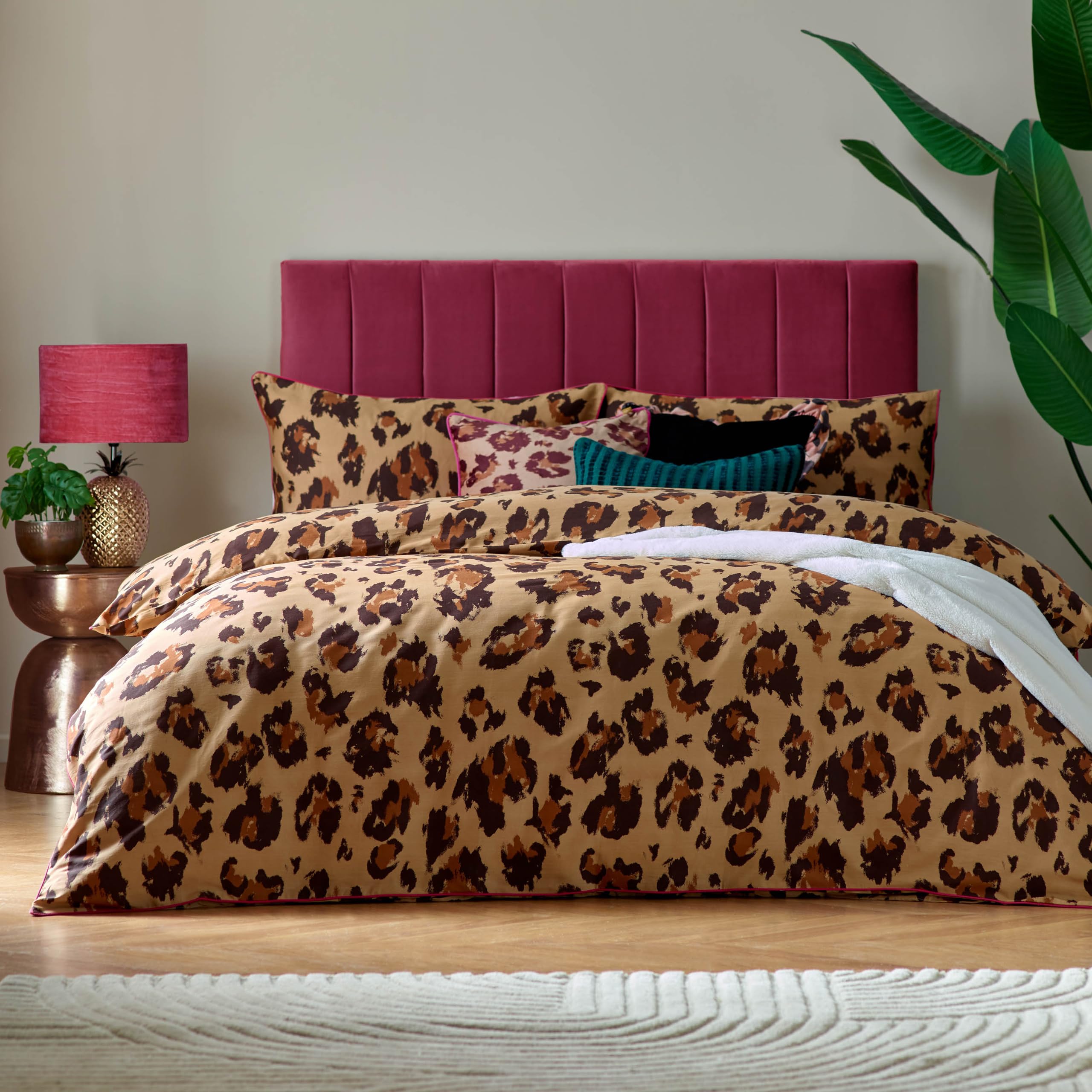 Furn. True Leopard Printed Duvet SetKingMulticolour from B&Q
