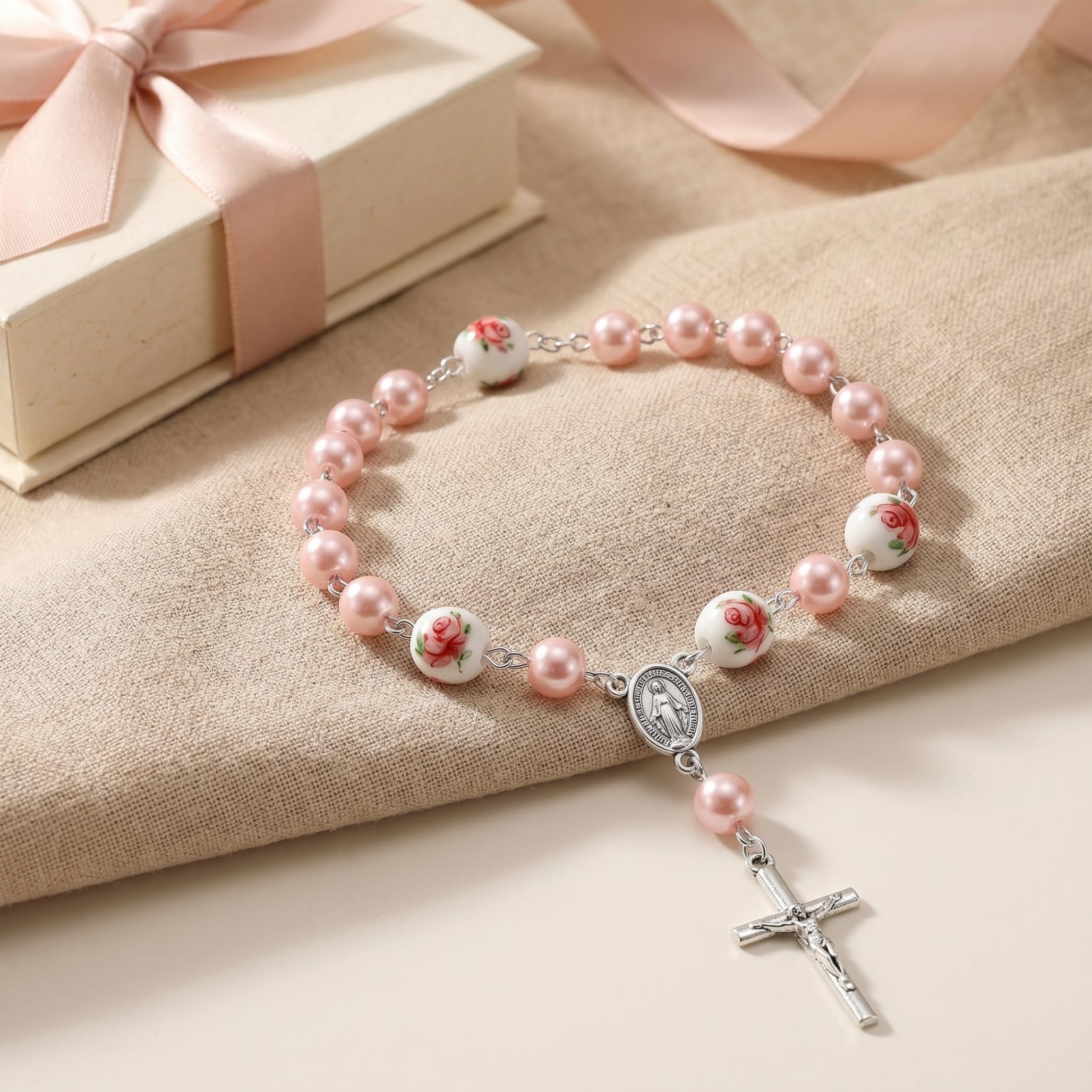 Mini Rosario, 50 Pezzi Bomboniere Rosario Battesimo Braccialetti con perline di fiori in ceramica con pendente a croce per Battesimo Matrimoni Prima Comunione, 2, 2 pollici, Mini, Bomboniere