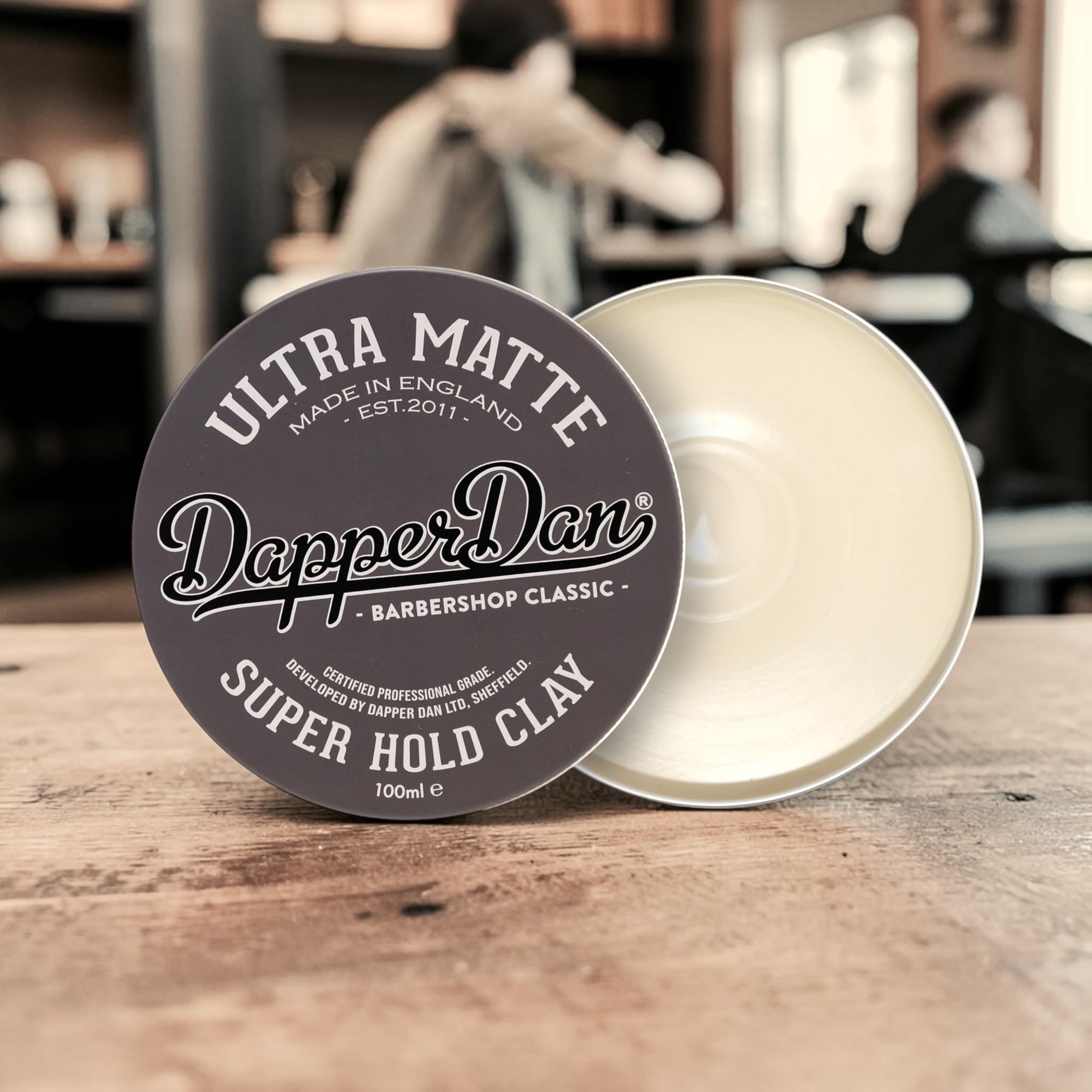 Dapper Dan Ultra Matte Super Hold Hair Clay dla mężczyzn, mocna glinka stylizacyjna, ultra matowe wykończenie, tekstura i definicja, na bazie wody, wanilia i malina, 100ml x 2 opakowanie