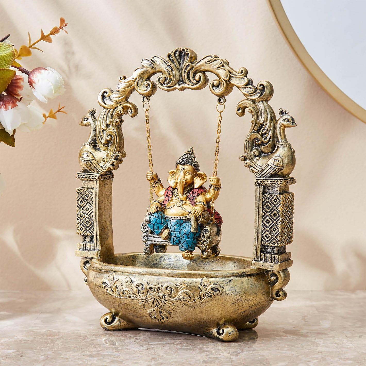 Karigaari Seigneur indien Ganesha Murti On Jhula, pièce maîtresse religieuse décorative pour décoration d'intérieur, chambre Pooja, temple et cadeau de pendaison de crémaillère