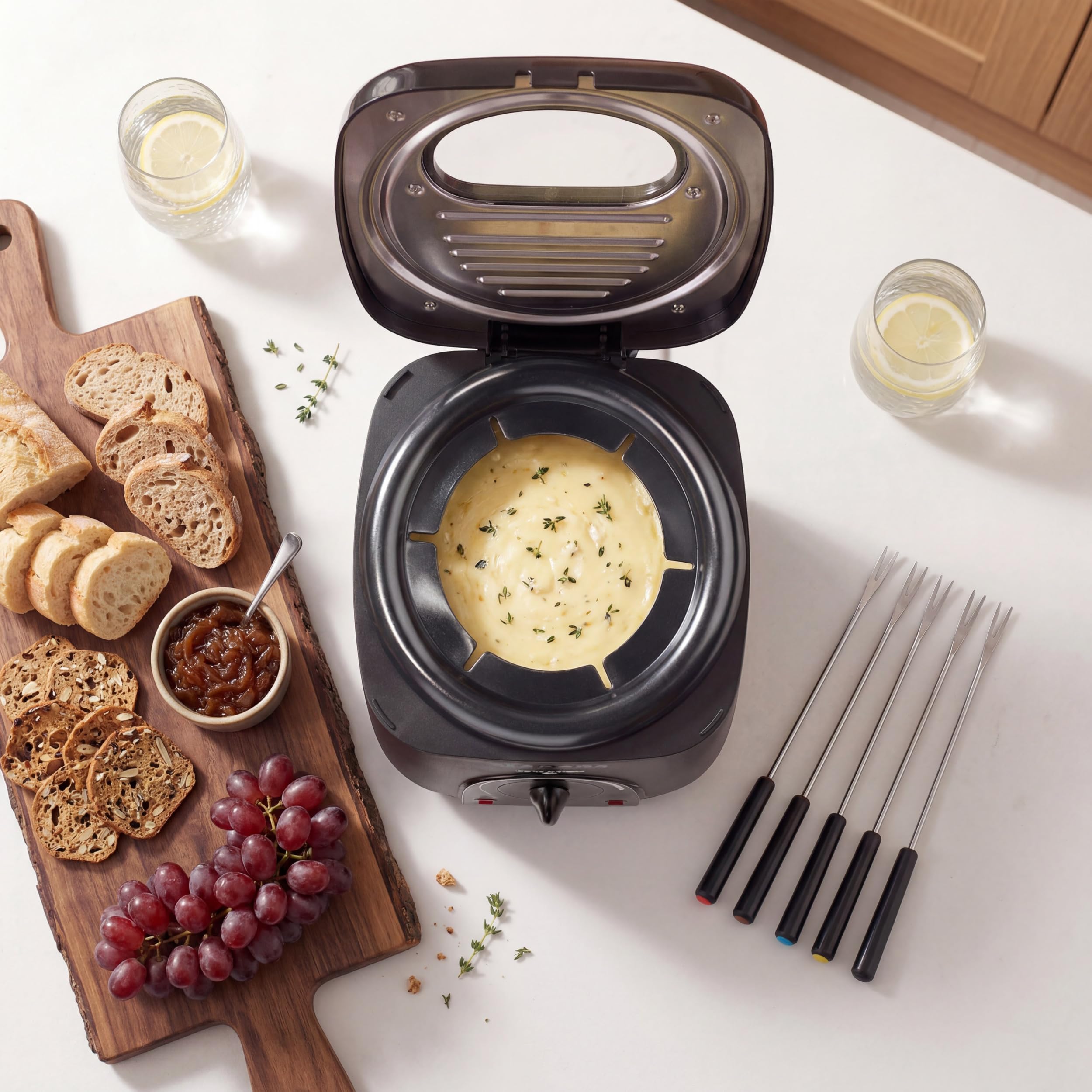 Progress Friteuse et appareil à fondue 2-en-1, 1 L, 190 °C | Cuve antiadhésive, température réglable, hublot de contrôle, voyants marche et prêt, panier, 6 fourchettes