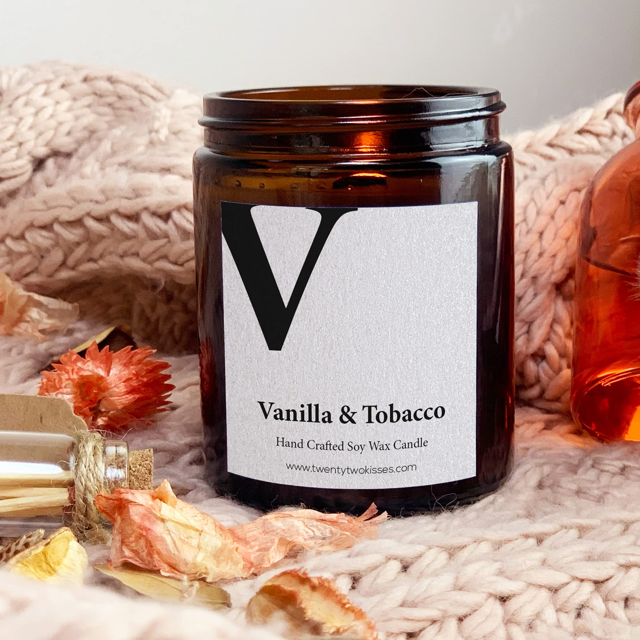 twentytwokisses Vanilla & Tobacco Candle Gift, Scented, Soy Wax, Crackling Wick - Shimmer