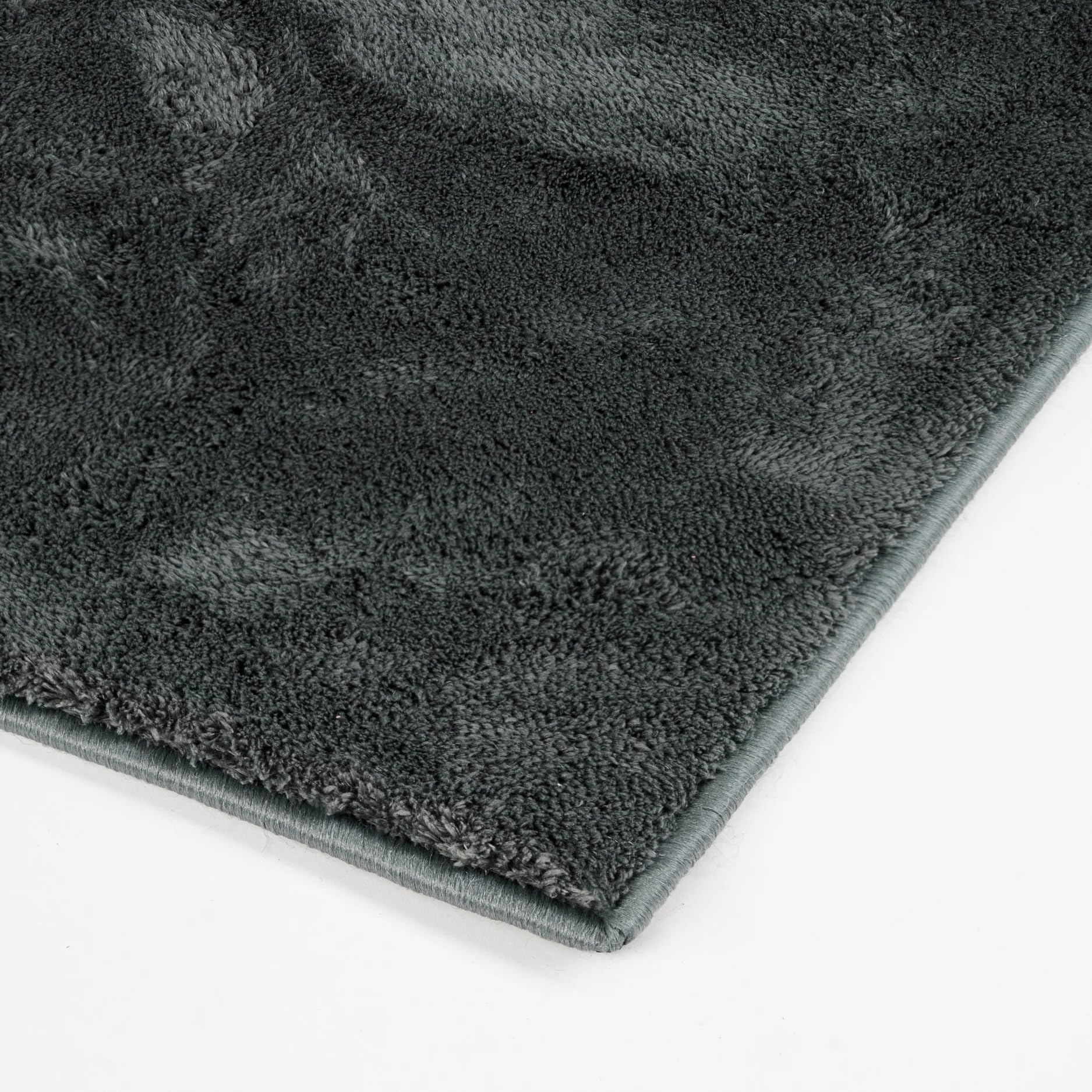 Dywan 160 x 120 cm czarny Plush - sztuczne futro z krótkim włosiem - miękki do salonu, sypialni i pokoju dziecięcego