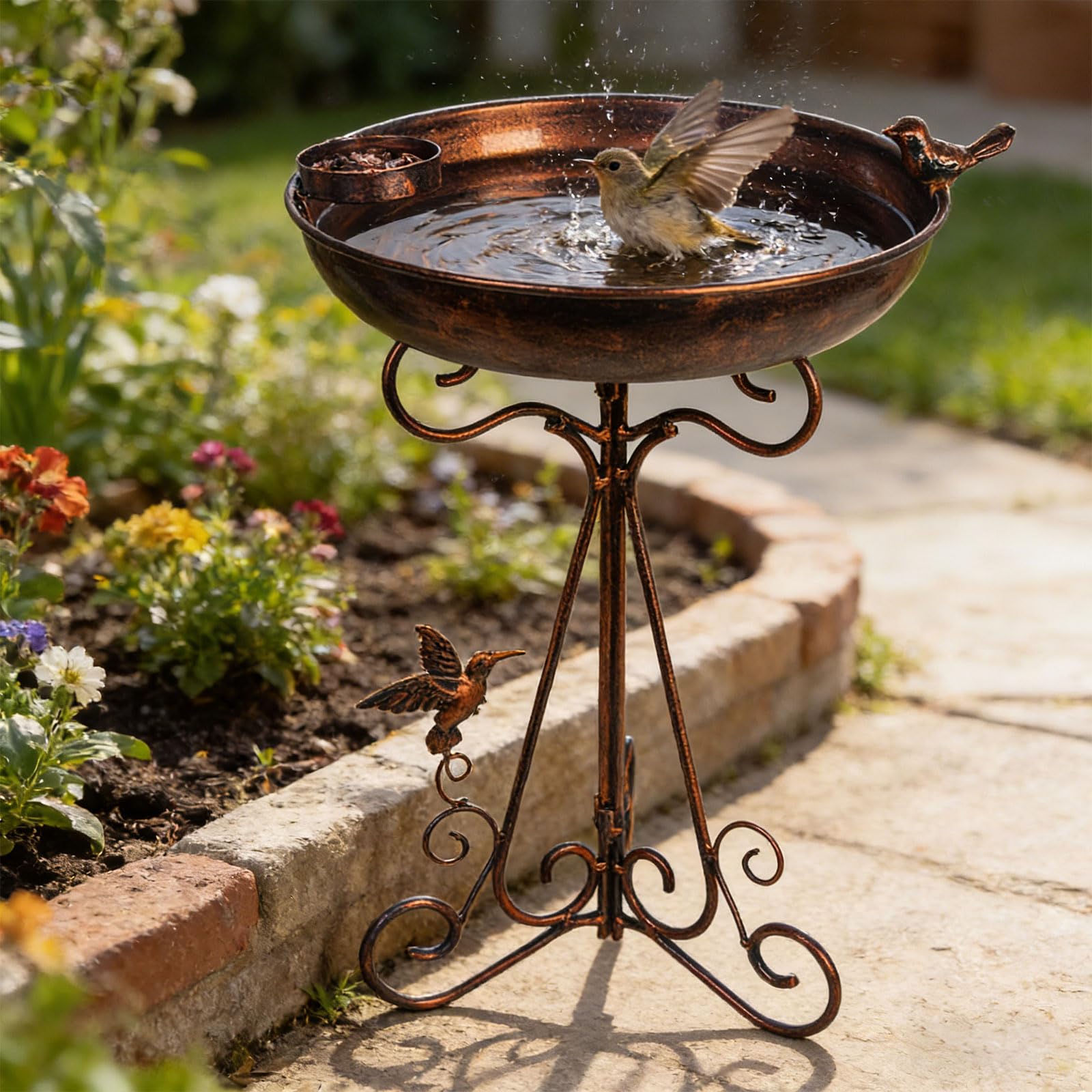 Squisito set di mangiatoia per uccelli in rame con figure decorative per attrazione del giardino, elegante ciotola per uccelli con finitura in rame