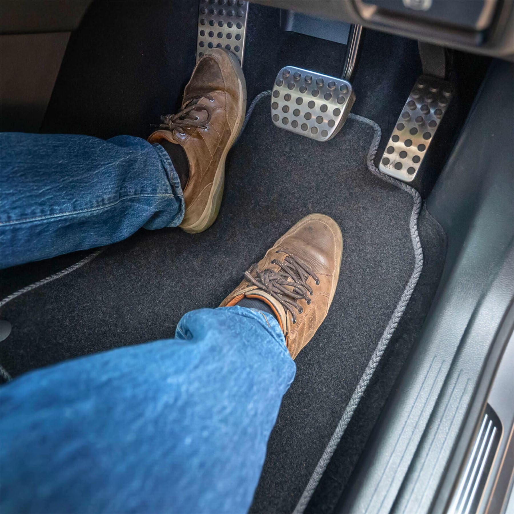Premium Tufted Carpet Car Mats for Renault Clio (2019+) Grey Trim Velour Tailored Floor Mat Upgraded Comfort Enhanced Durability Water-Resistant Anti-Slip Hand-Finished with Clips