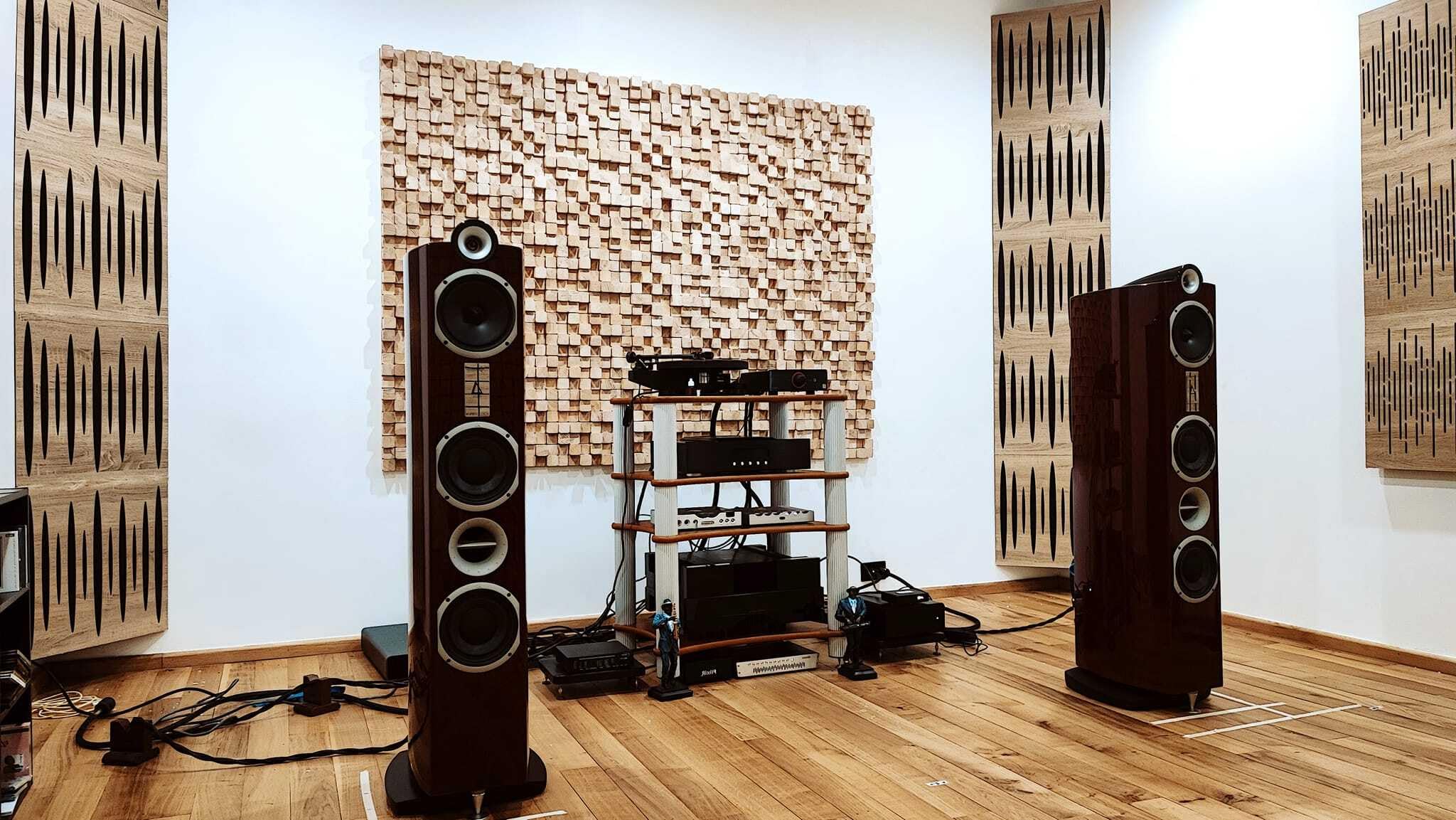 4er-Pack – Akustik-Eck-Bassfalle | 50x50x10cm | Akustikbehandlung für Aufnahmestudios | Schalldämmung - Absorption - Diffusion - Reflexion | Farbe: [x4 PULSE-100mm | Eiche]