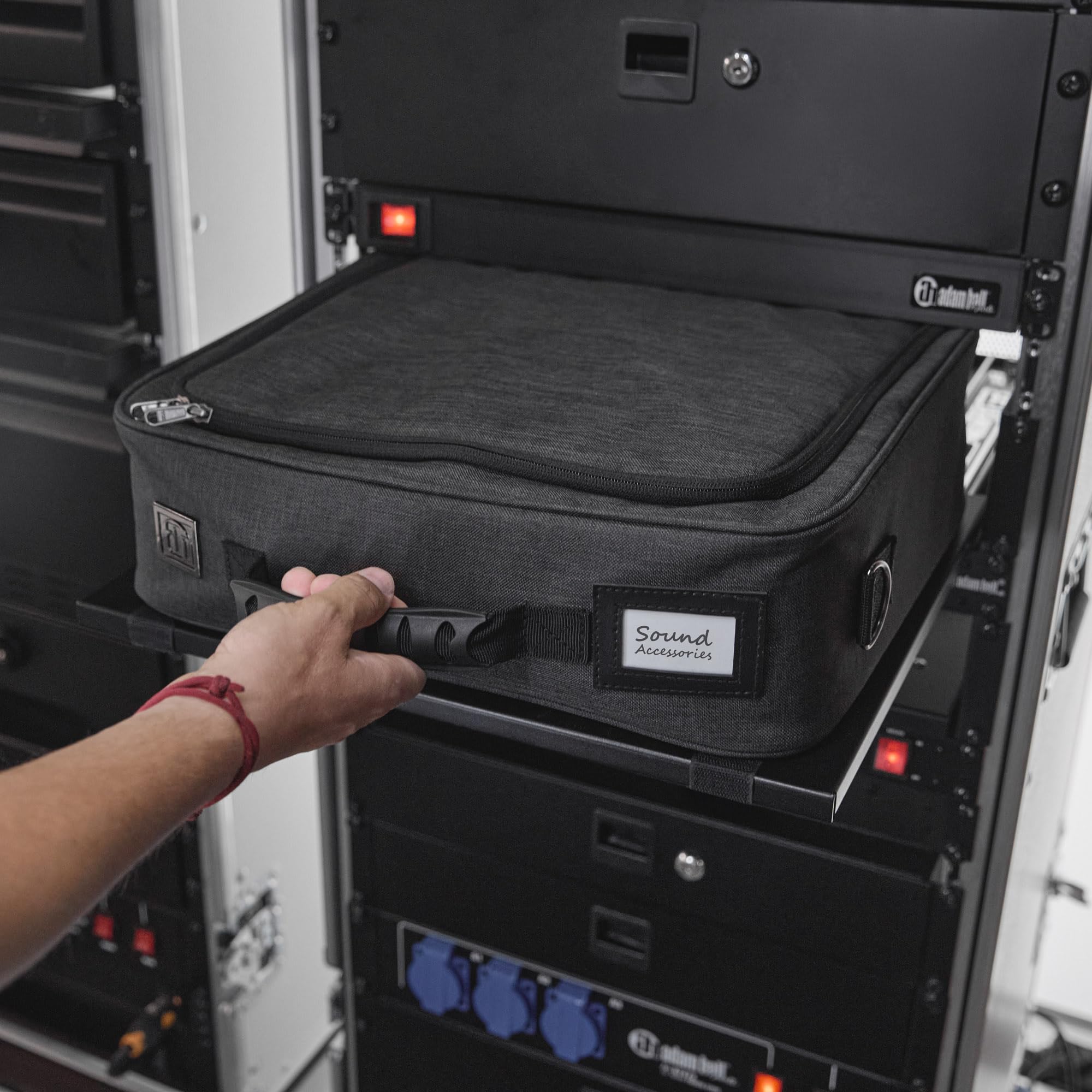 Adam Hall 19" Parts ORGAFLEX TORBA RACK 03 – wyściełana torba organizacyjna z zapięciem na rzep do stojaków 48.3 cm, 3U, szara