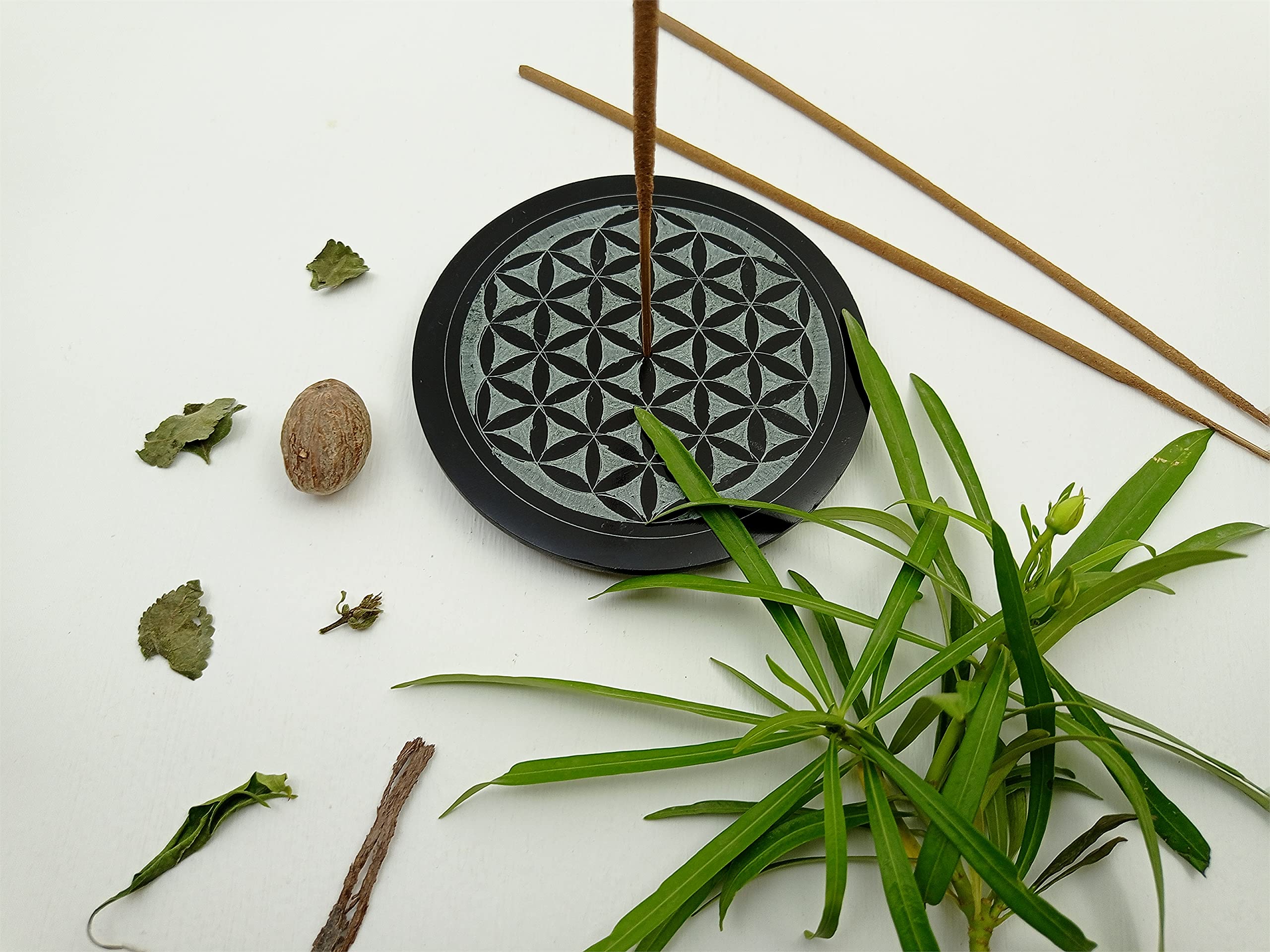 Al Maun | Faiza | Marble Natural Black Soapstone | Handmade Round Geometric Carving Craft | Incense Stick Holder | Agarbatti Stand | for Home Fragrance & Home Decor