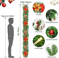Vista 4 de Guirnalda de Navidad artificial preiluminada, ratán verde con decoraciones de flores rojas y luces LED que funcionan con pilas para escaleras