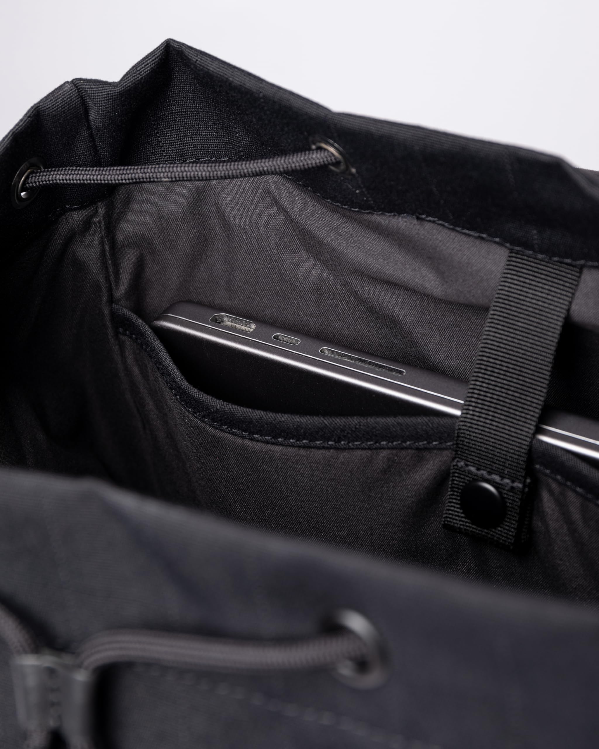 Sandqvist Everyday Zaino 16”, 17.5L, Nero, Zaino Porta PC Idrorepellente, Materiali Riciclati