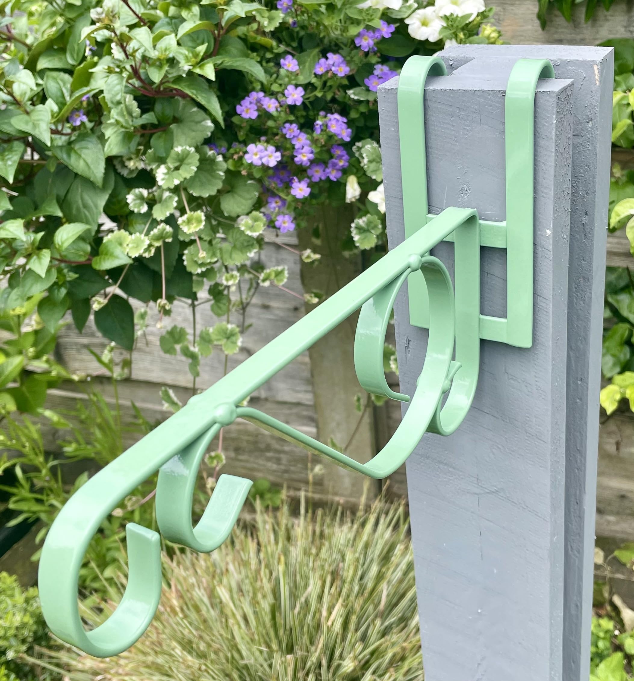 Slimline Concrete Fence Post Bracket in Green - Fits 3.5"(88.9mm) wide Posts (Please measure your fence post before ordering)