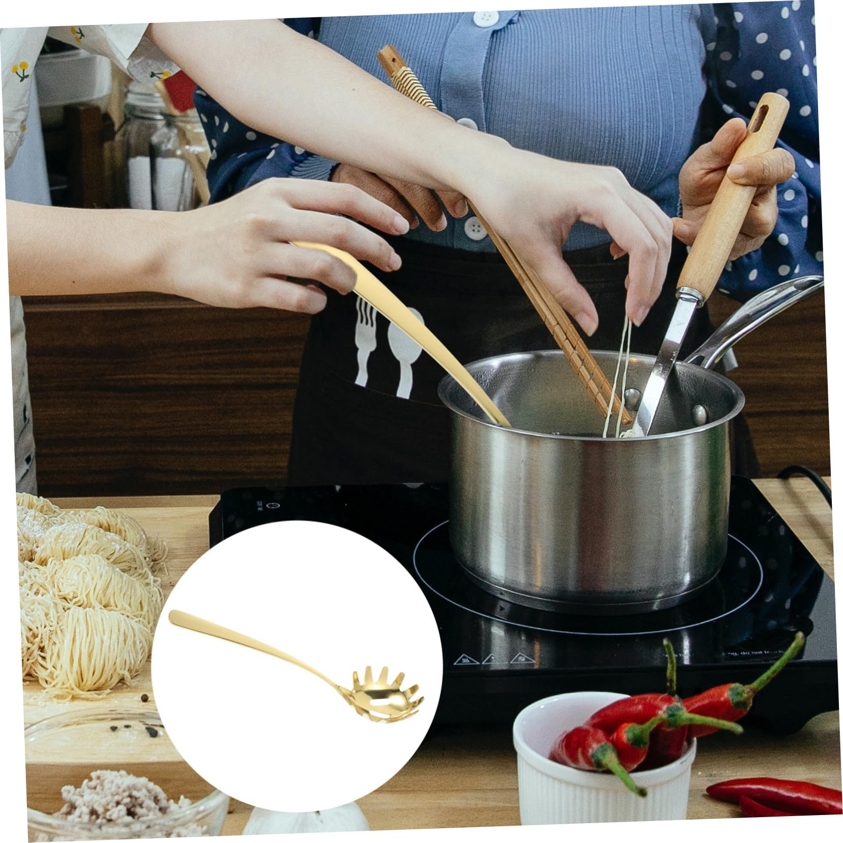Nudellöffel aus 304 Edelstahl mit Küchensieb Funktion Mehrzweck Küchen Pasta Servierer Langlebig den Täglichen Gebrauch der Küche