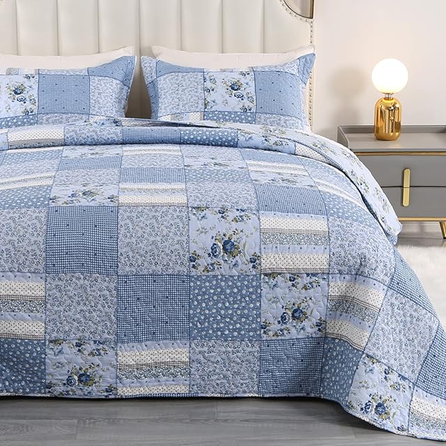 Qucover Quilted Bedspread Set 3 Reversible Patchwork Coverlets Soft 100% Polyester 230x250 cm King Quilt with 2 Pillow Shams for All Season (Floral Light Blue)