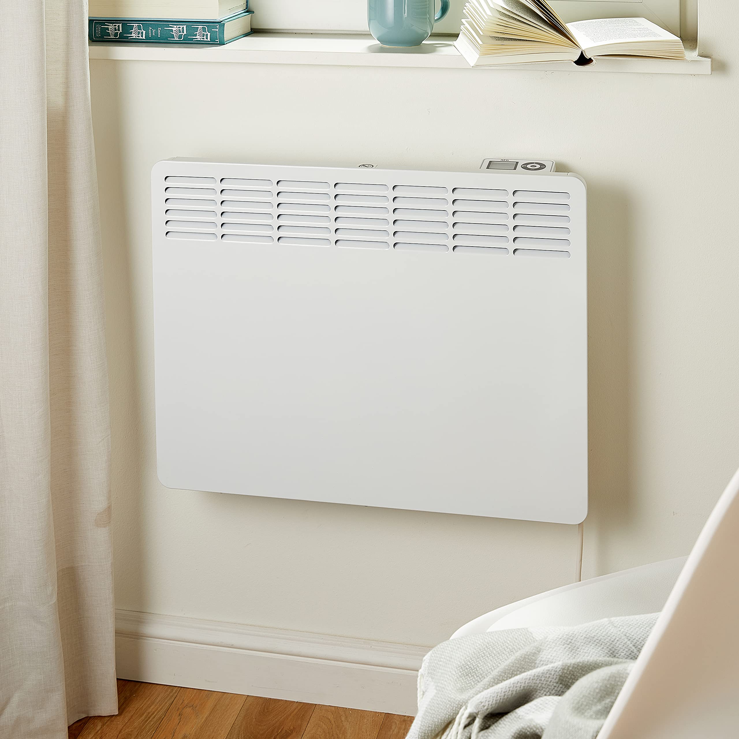 AEG casa Technik 236534 parete Termoconvettore WKL 1505 per circa 15 m², Riscaldamento 1500 W, 5 – 30 gradi C, da appendere a parete, Display LCD, Timer settimanale, Metallo, colore: bianco