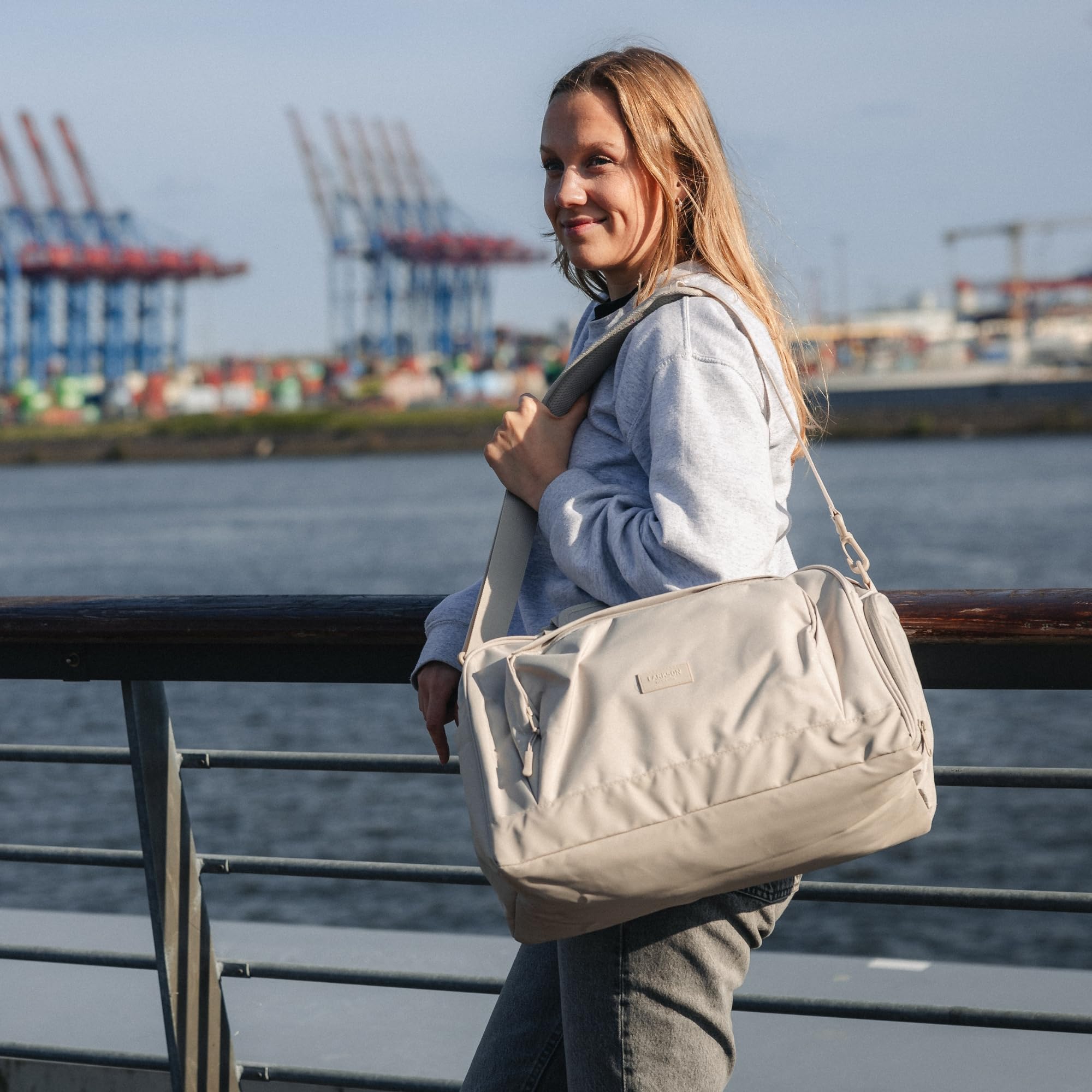 Larkson Holdall Finja Medium stylowa torba podróżna z przegródką na buty, weekendowa, z paskiem na kółkach, PET z recyklingu, wodoodporna, Czarny, Torba podróżna