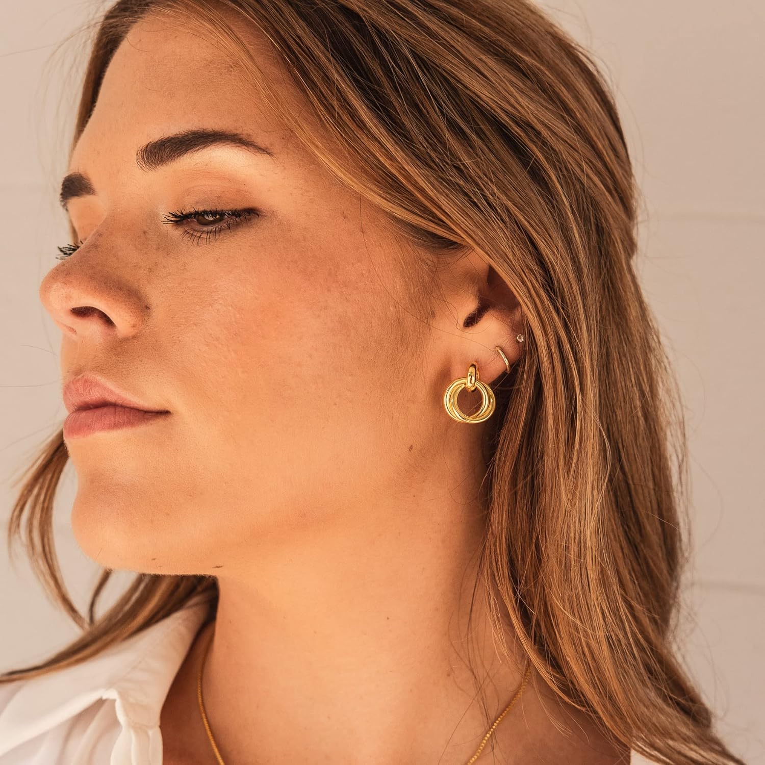 Interlocking Double Hoop Earrings | 18k Gold | Double Hoop Linked Circle Studs - Image 4